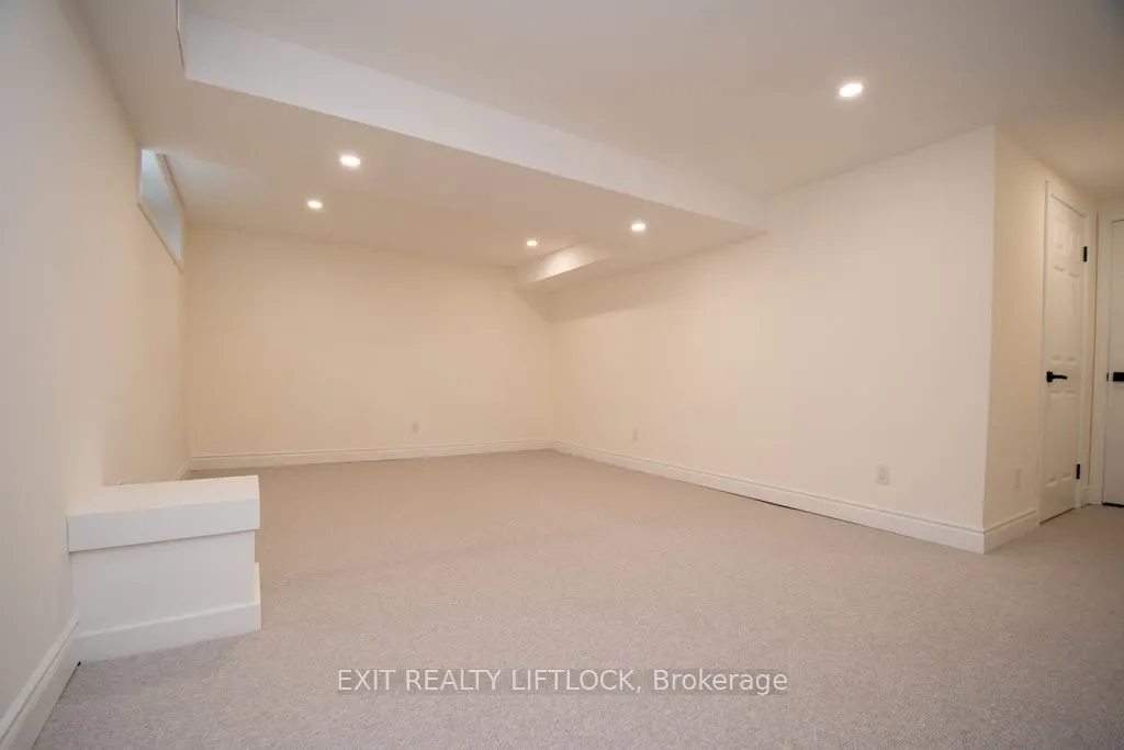 740 Chamberlain Street, #12