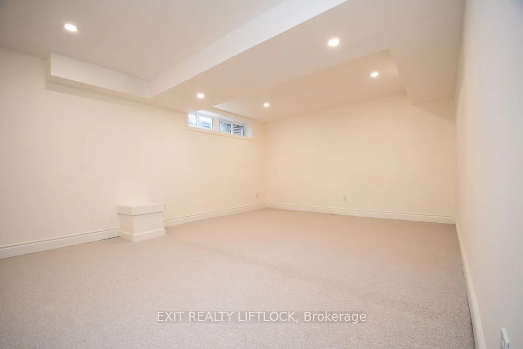 740 Chamberlain Street, #12