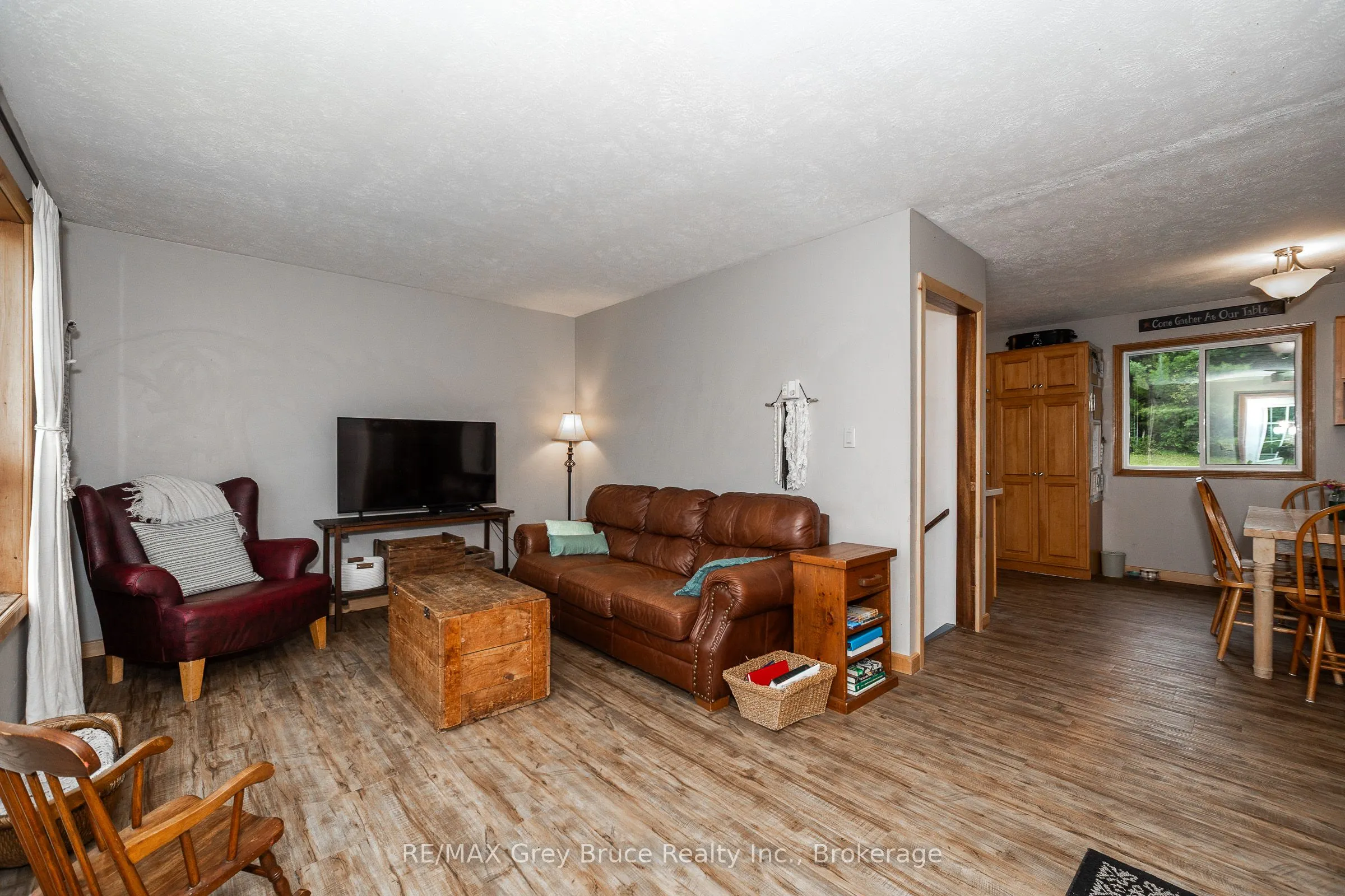 101530 Side Road 9