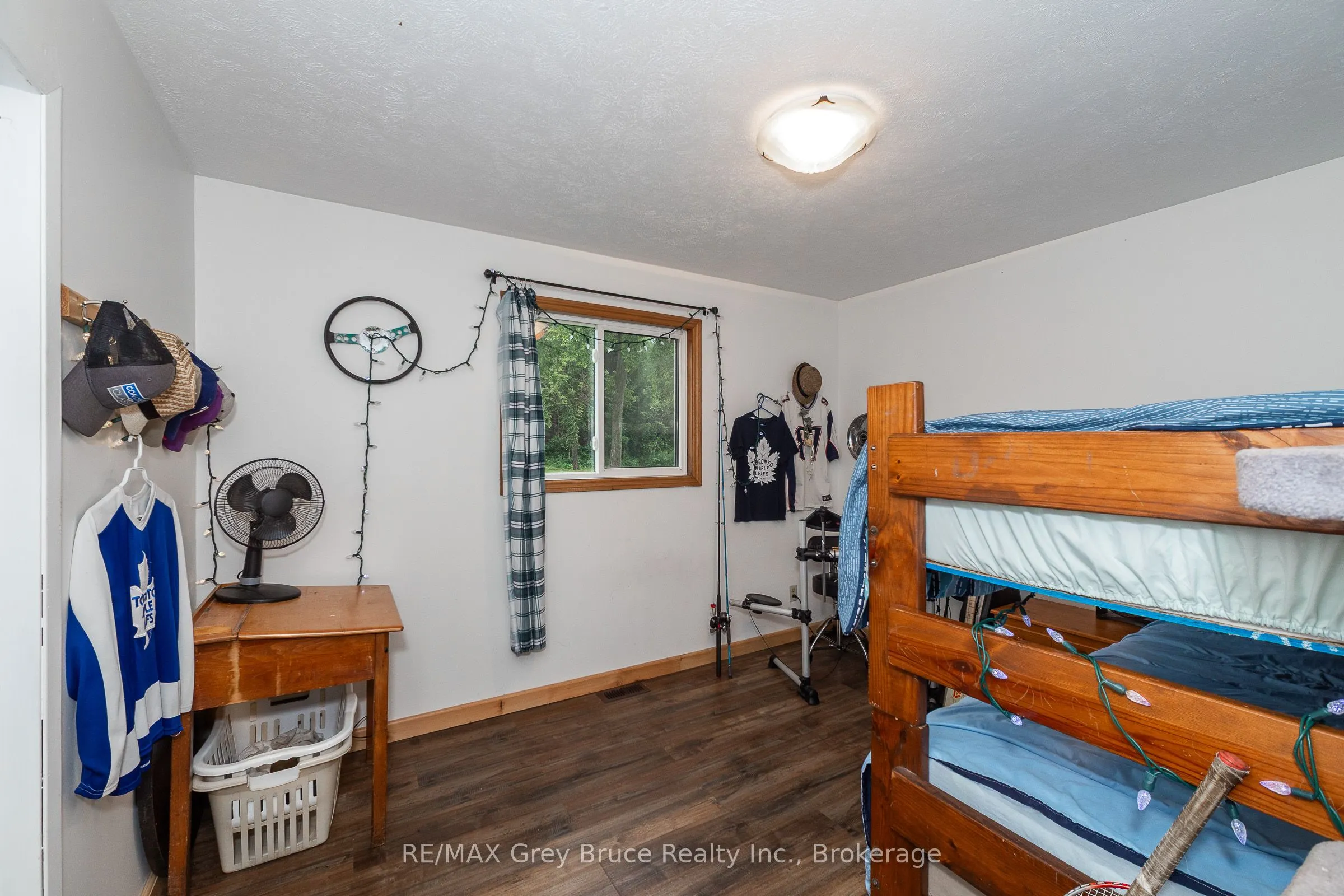 101530 Side Road 9