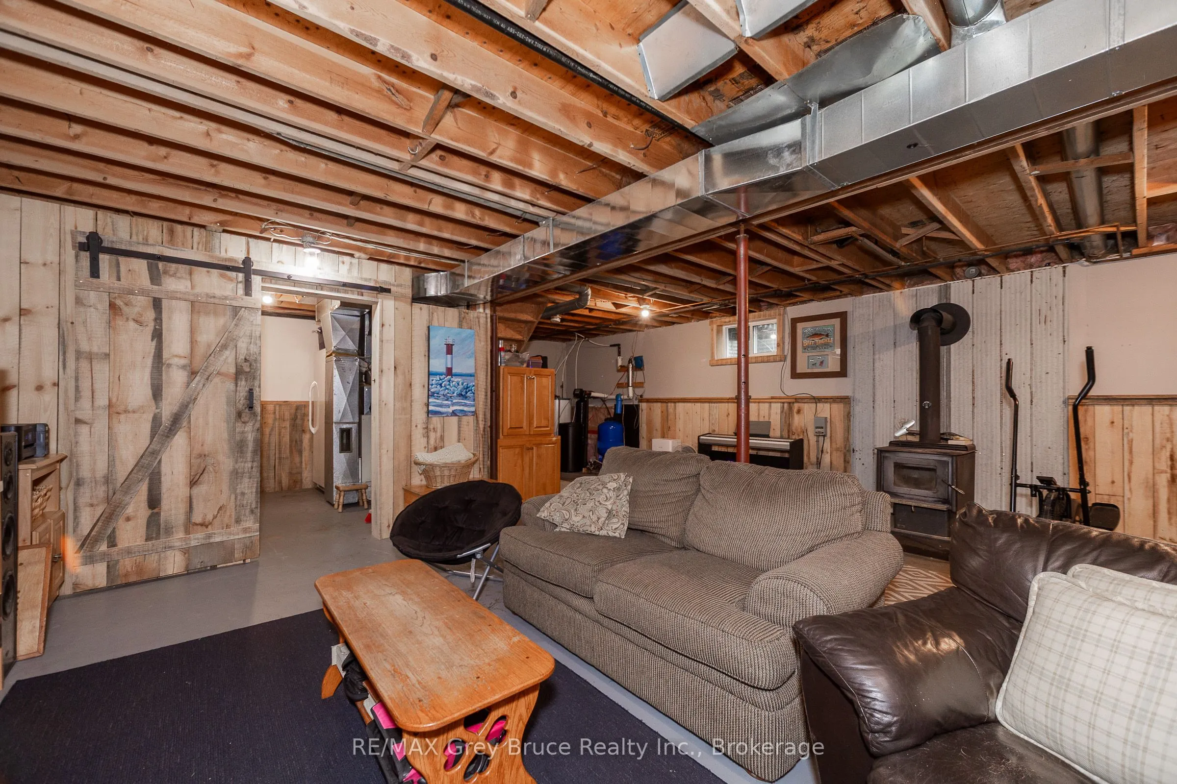 101530 Side Road 9