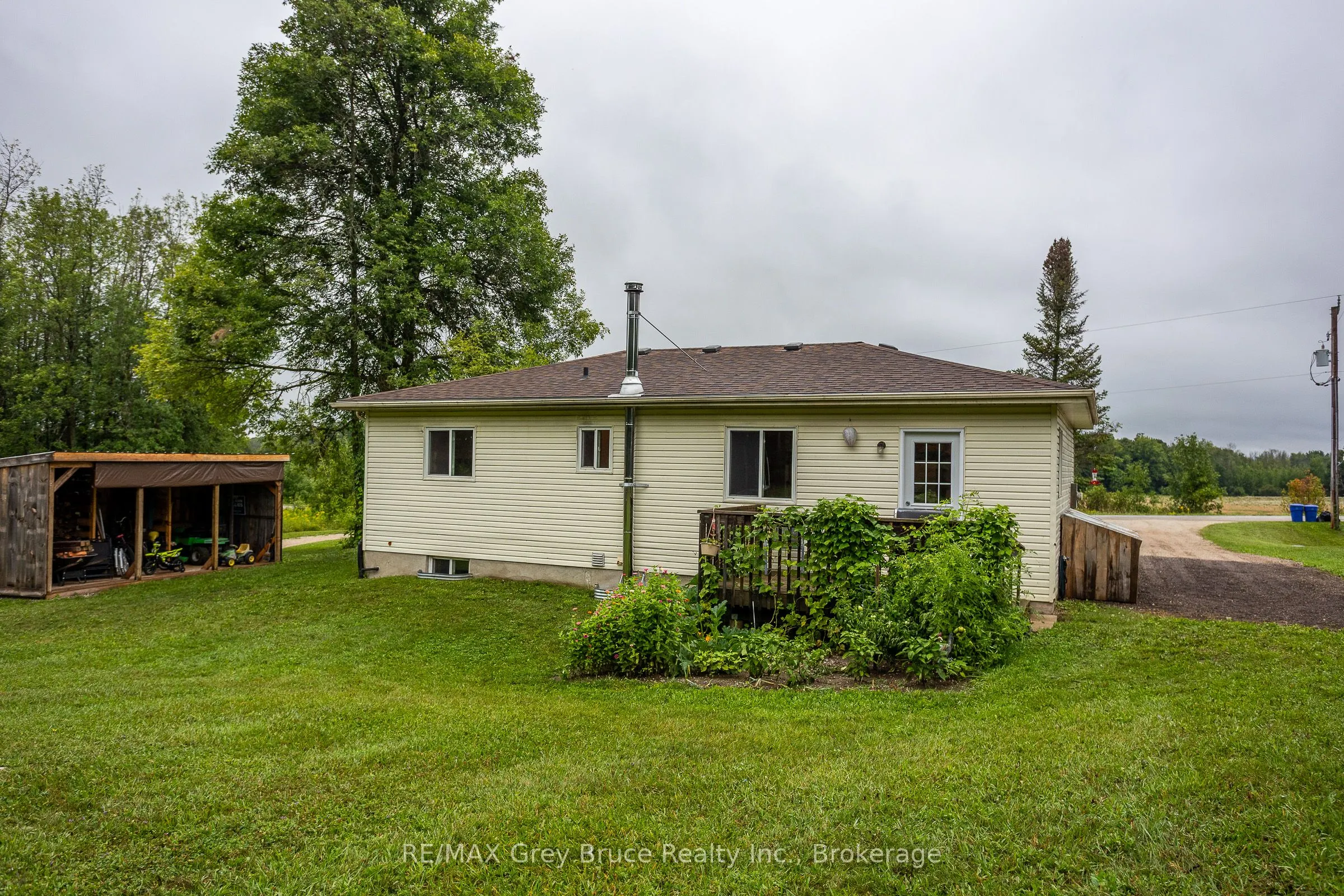 101530 Side Road 9