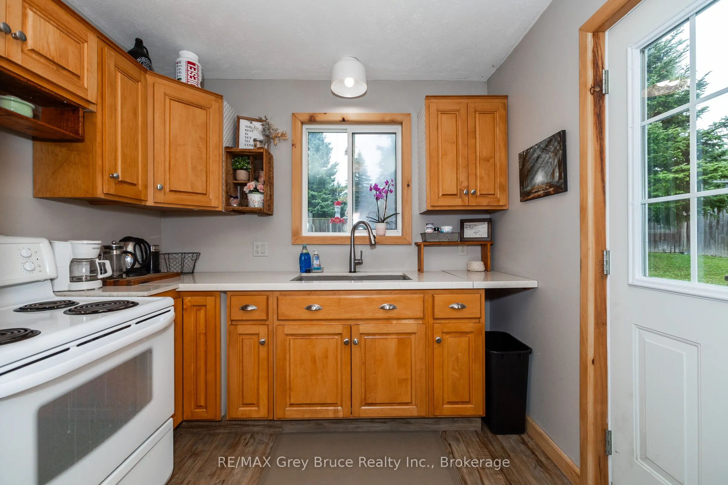 101530 Side Road 9