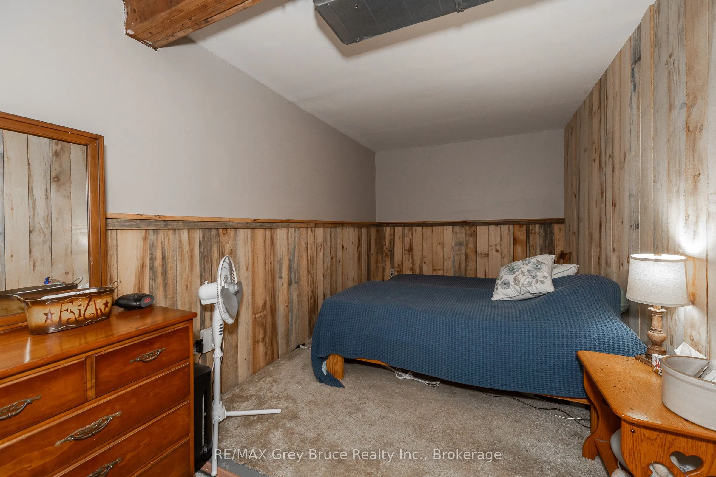 101530 Side Road 9