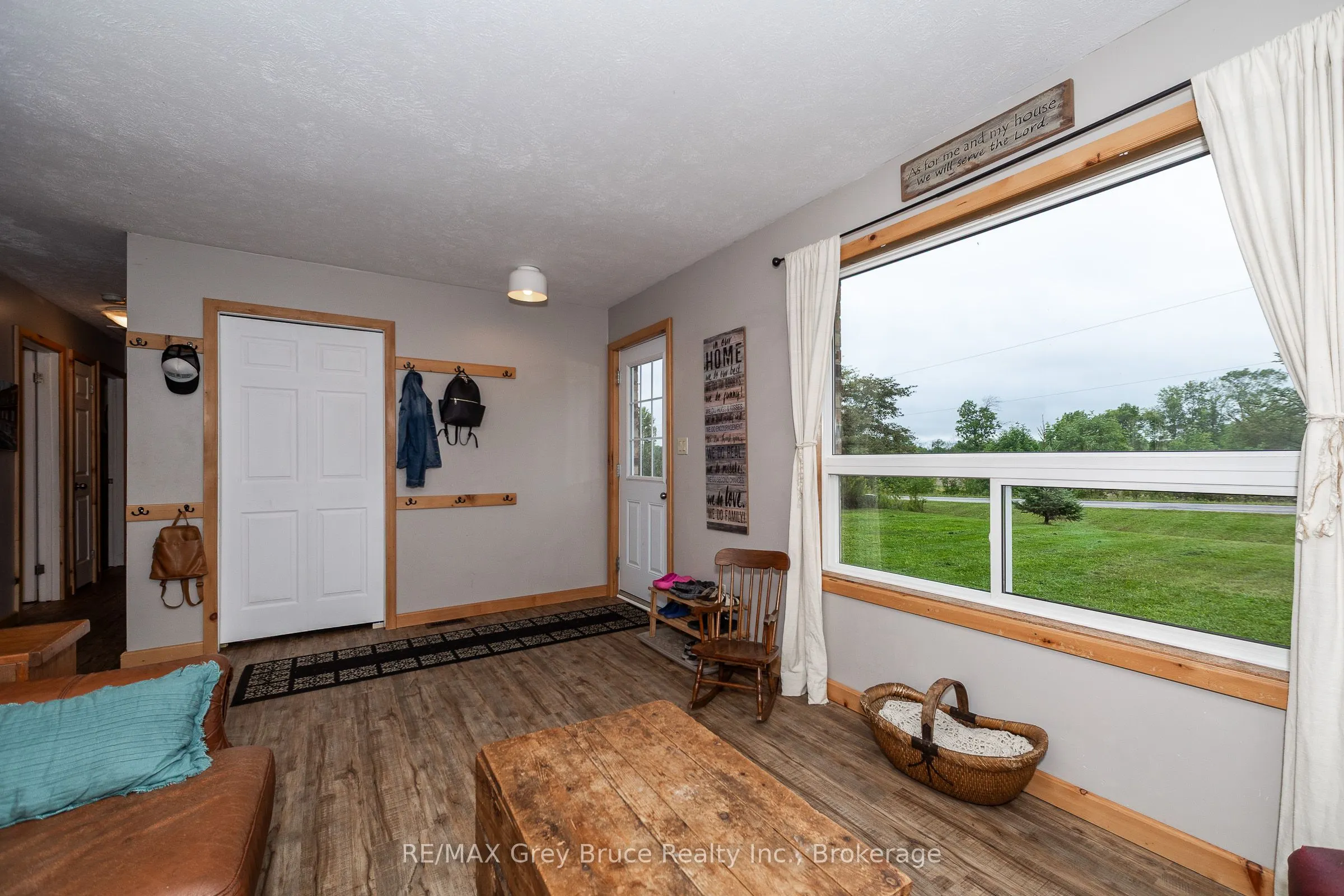 101530 Side Road 9