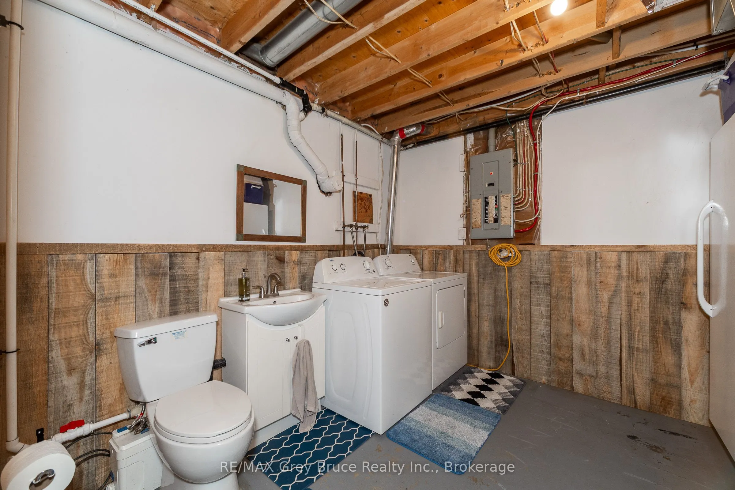 101530 Side Road 9
