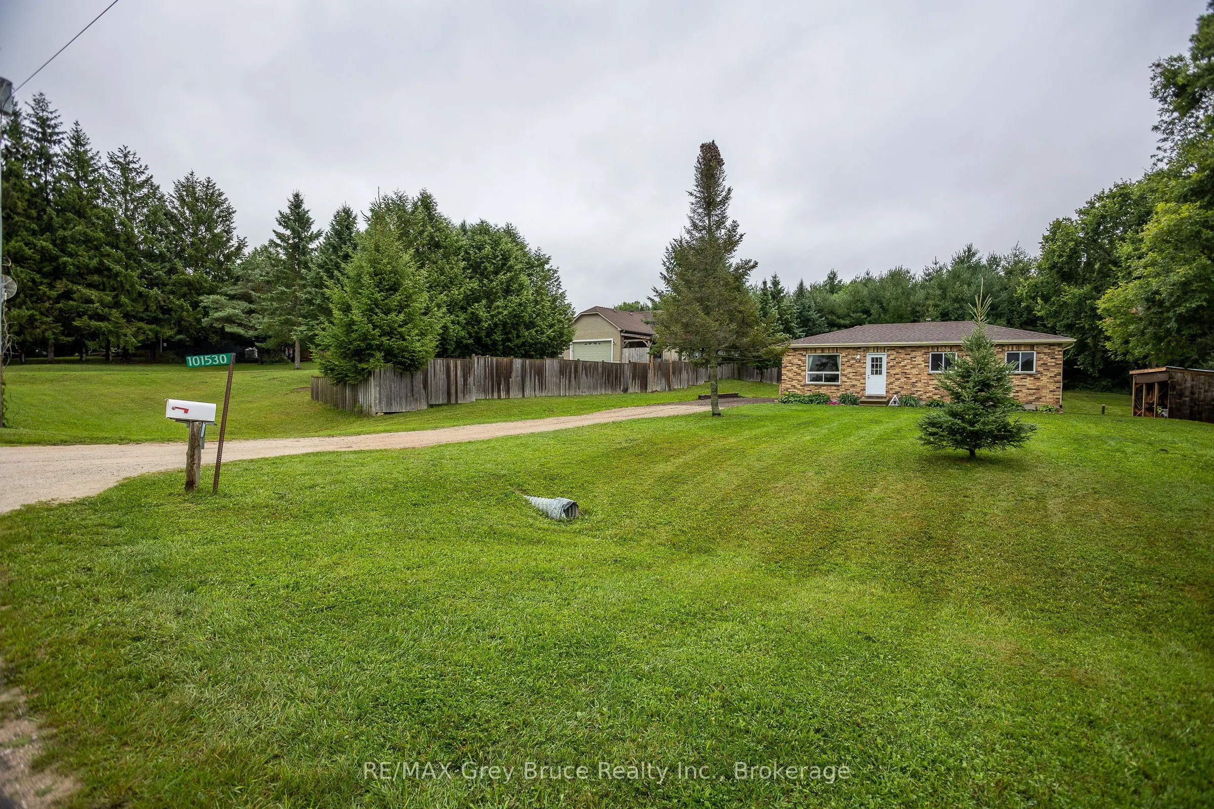 101530 Side Road 9