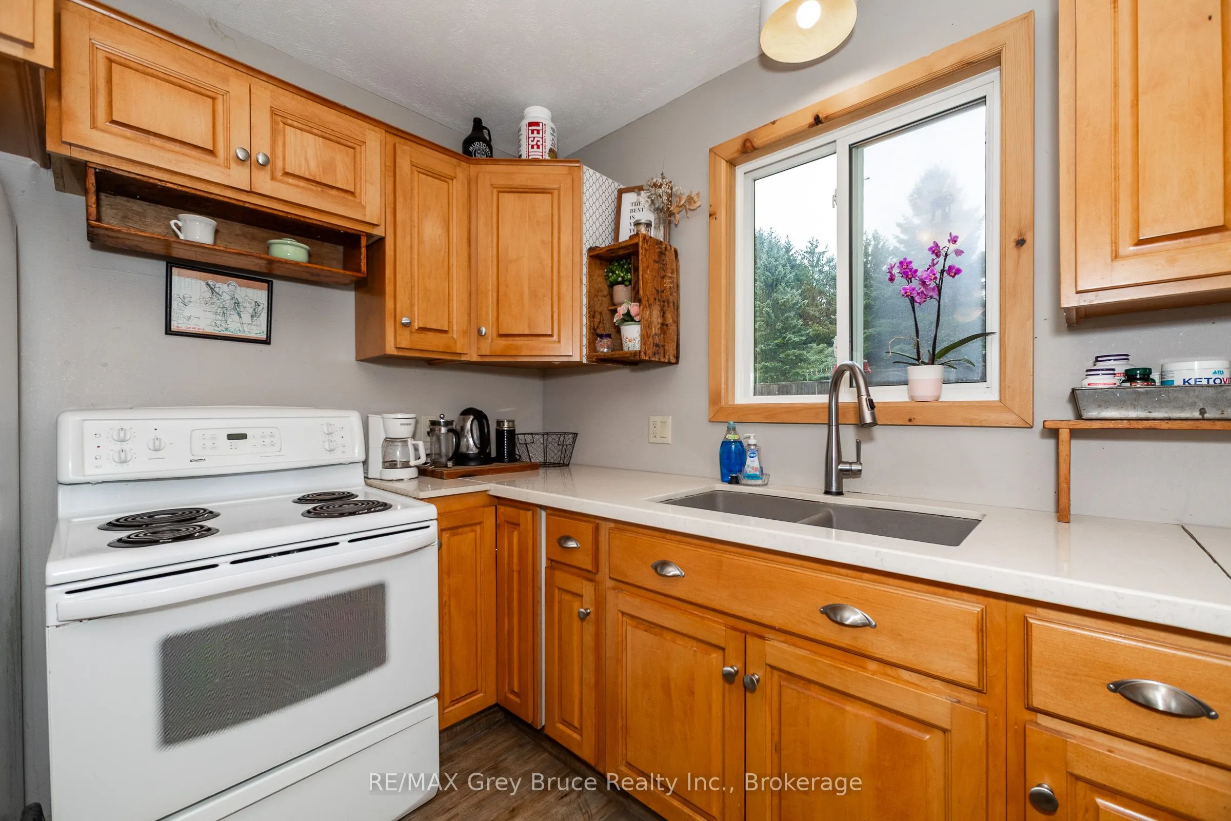 101530 Side Road 9
