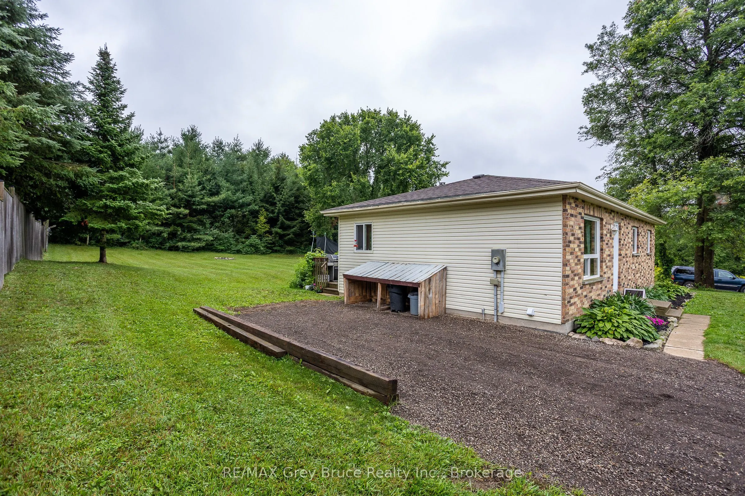 101530 Side Road 9