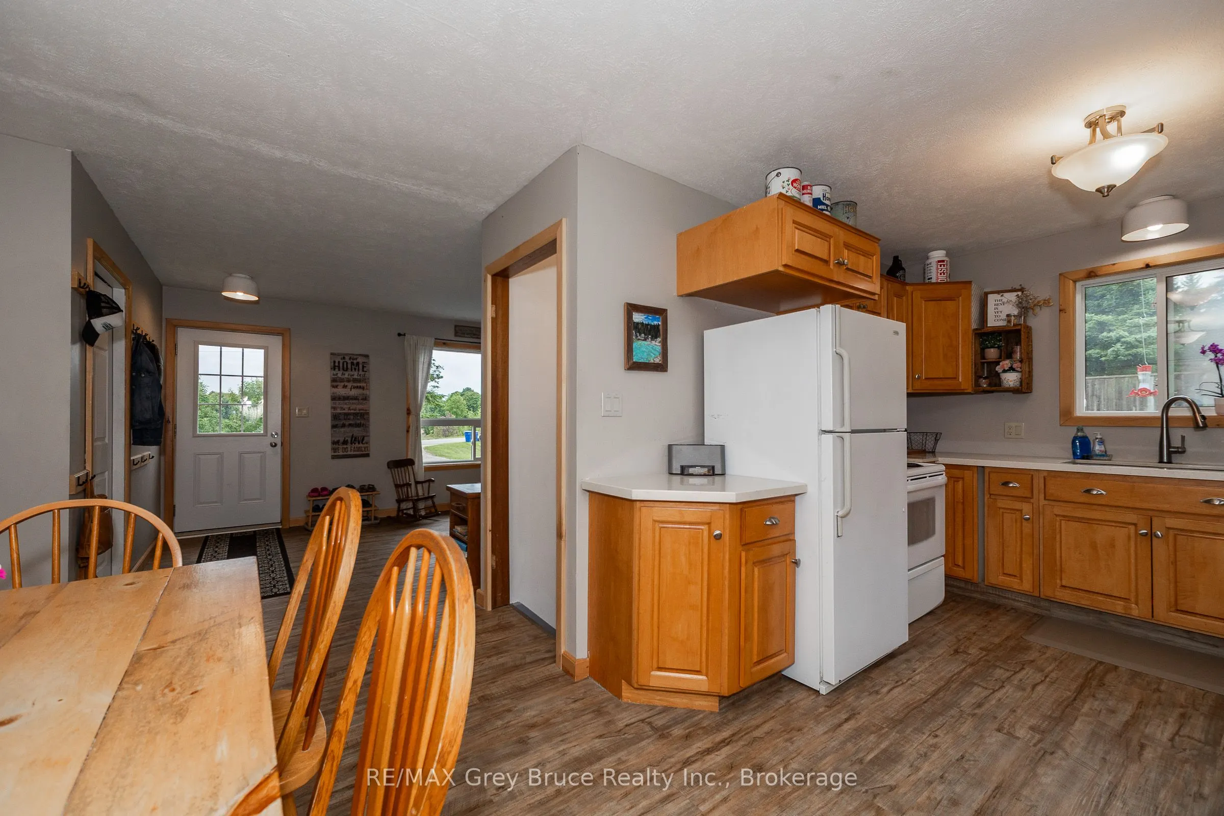 101530 Side Road 9