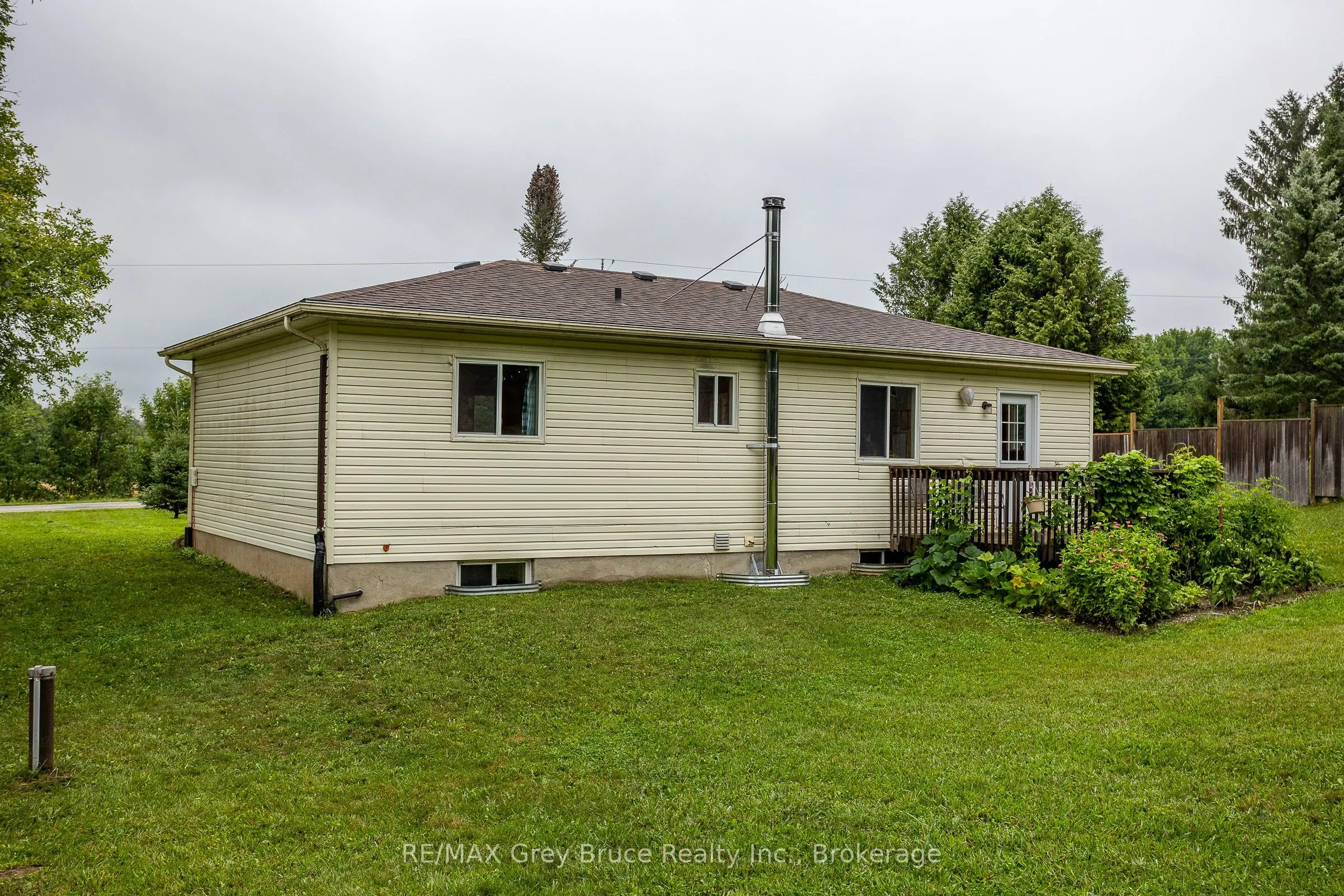 101530 Side Road 9
