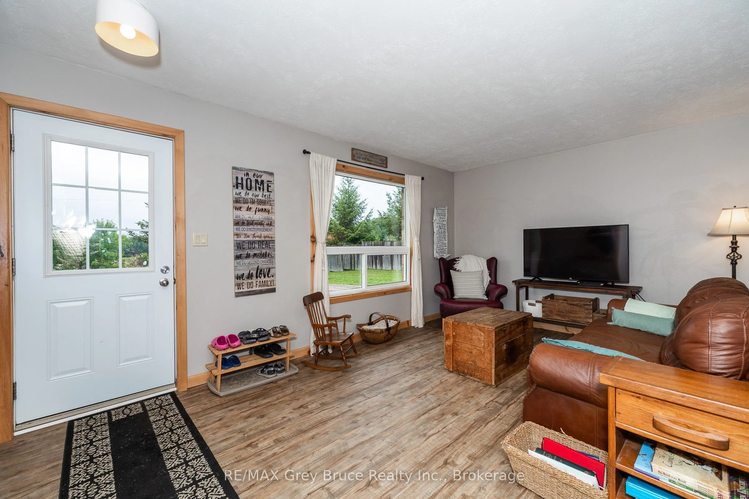 101530 Side Road 9