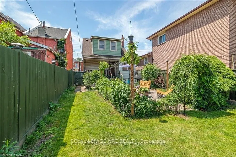 28 William Street W