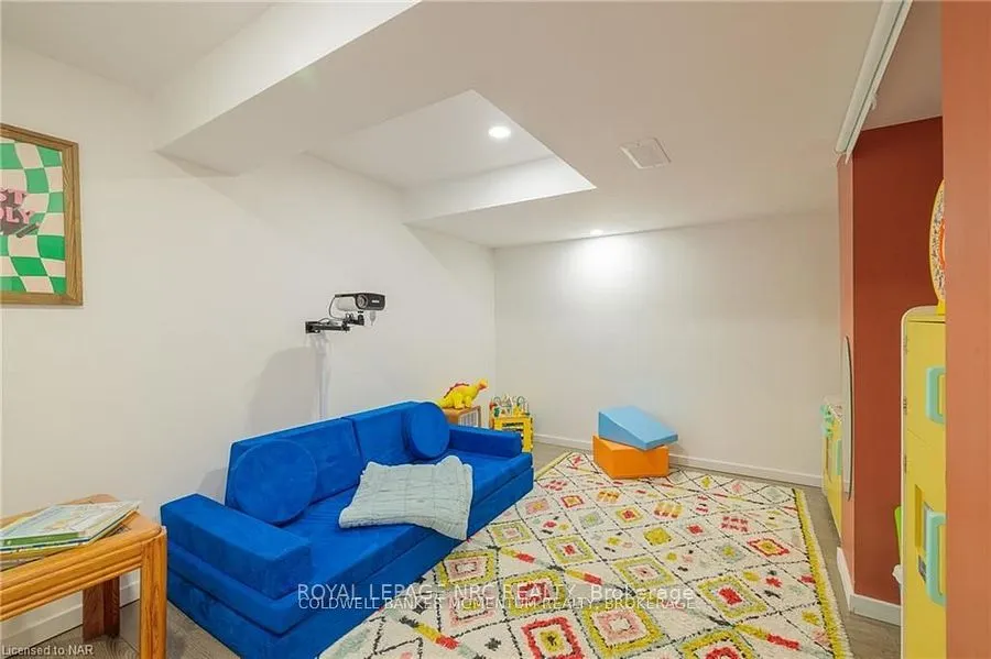 28 William Street W