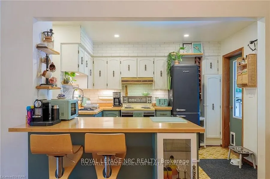 28 William Street W