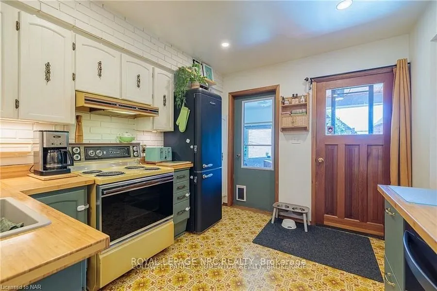 28 William Street W