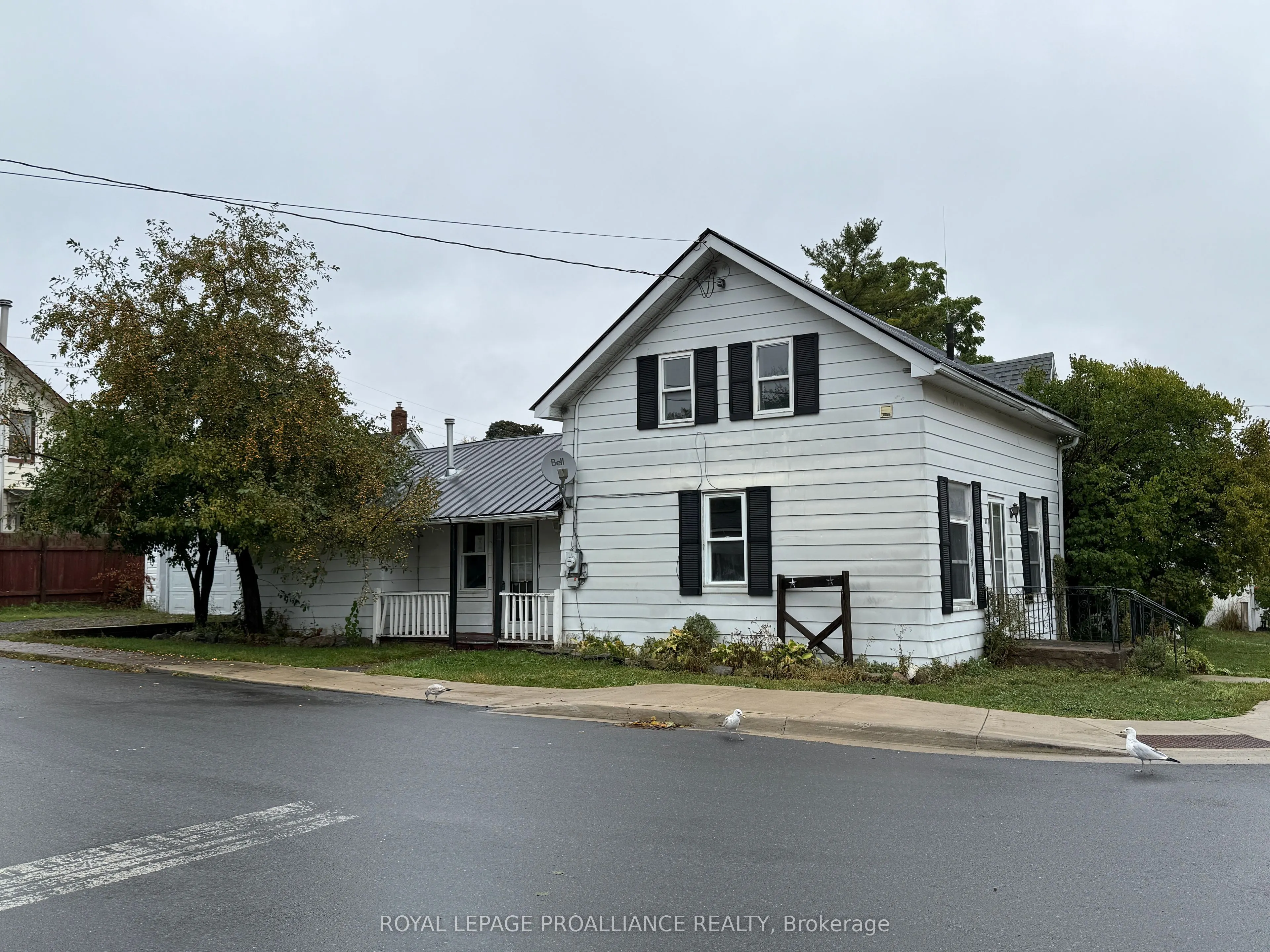 27 Water Street W
