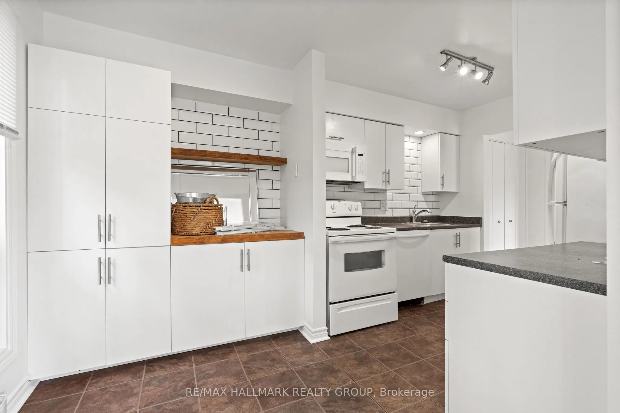 311 Presland Road, #C