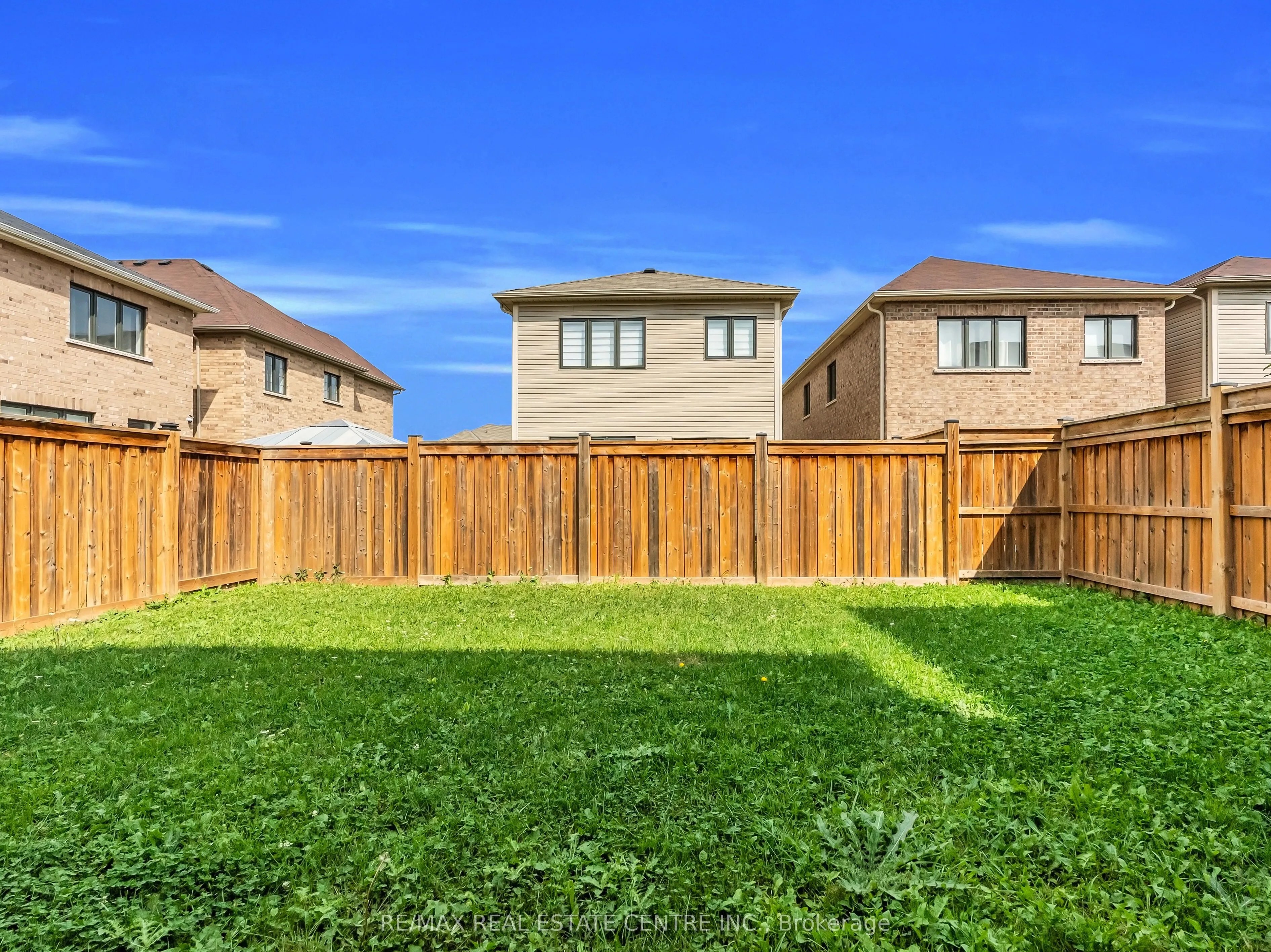 54 Larry Crescent
