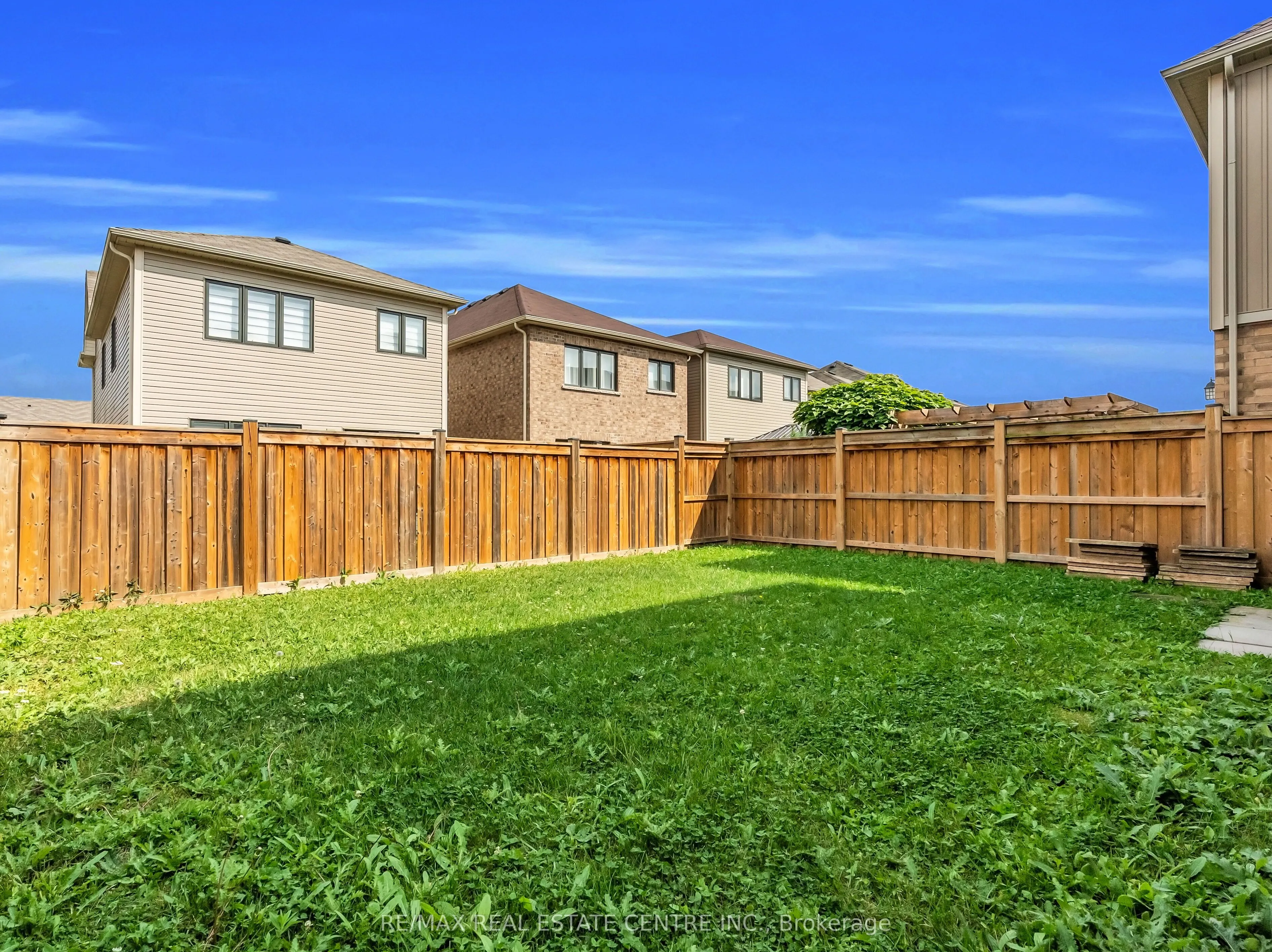 54 Larry Crescent
