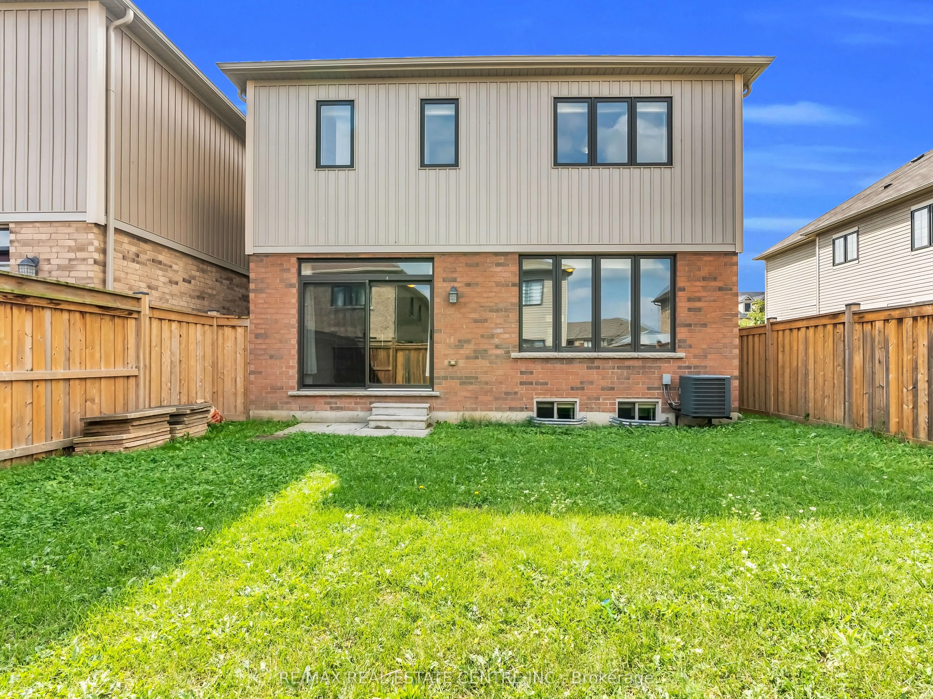 54 Larry Crescent