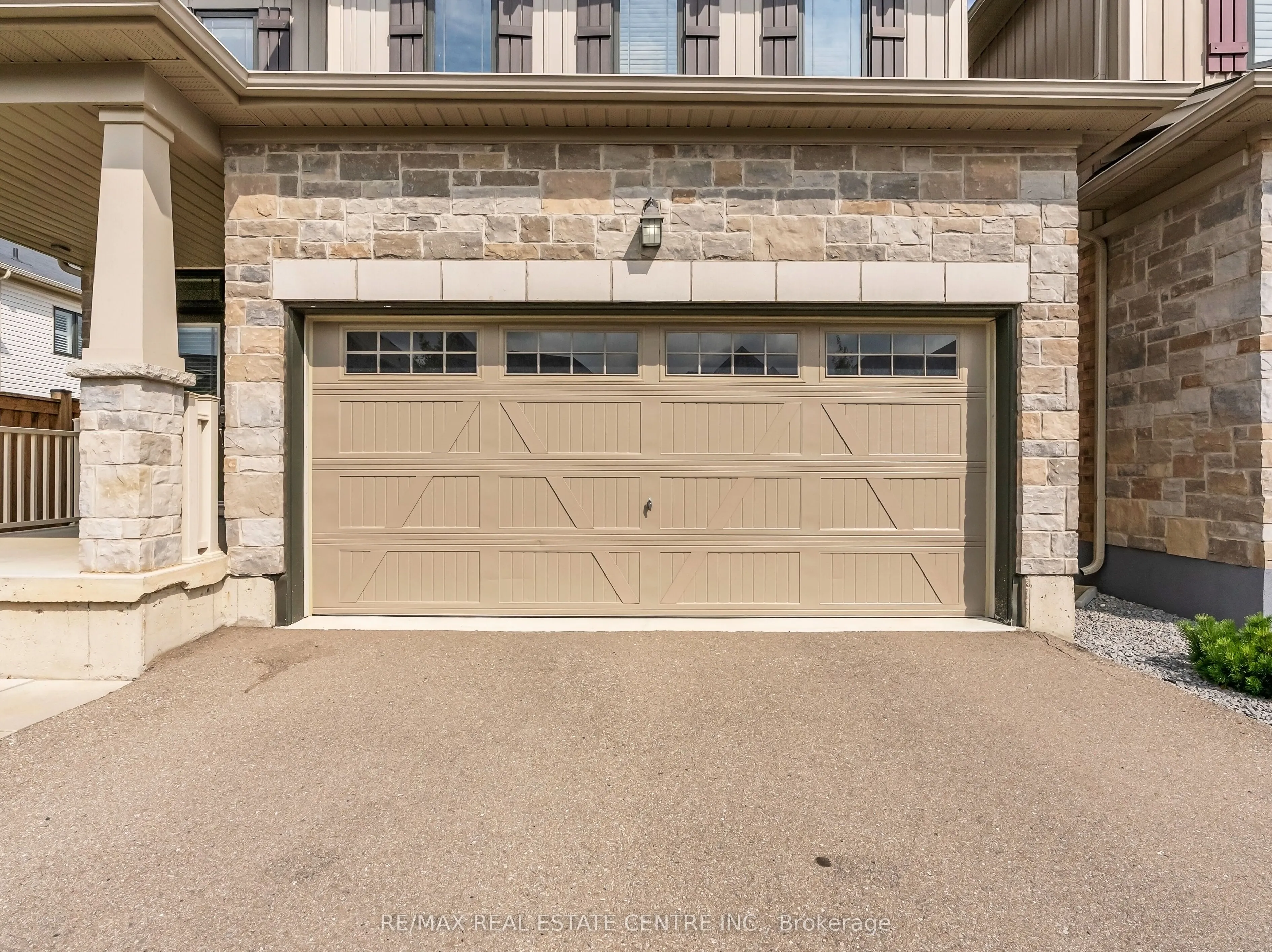 54 Larry Crescent