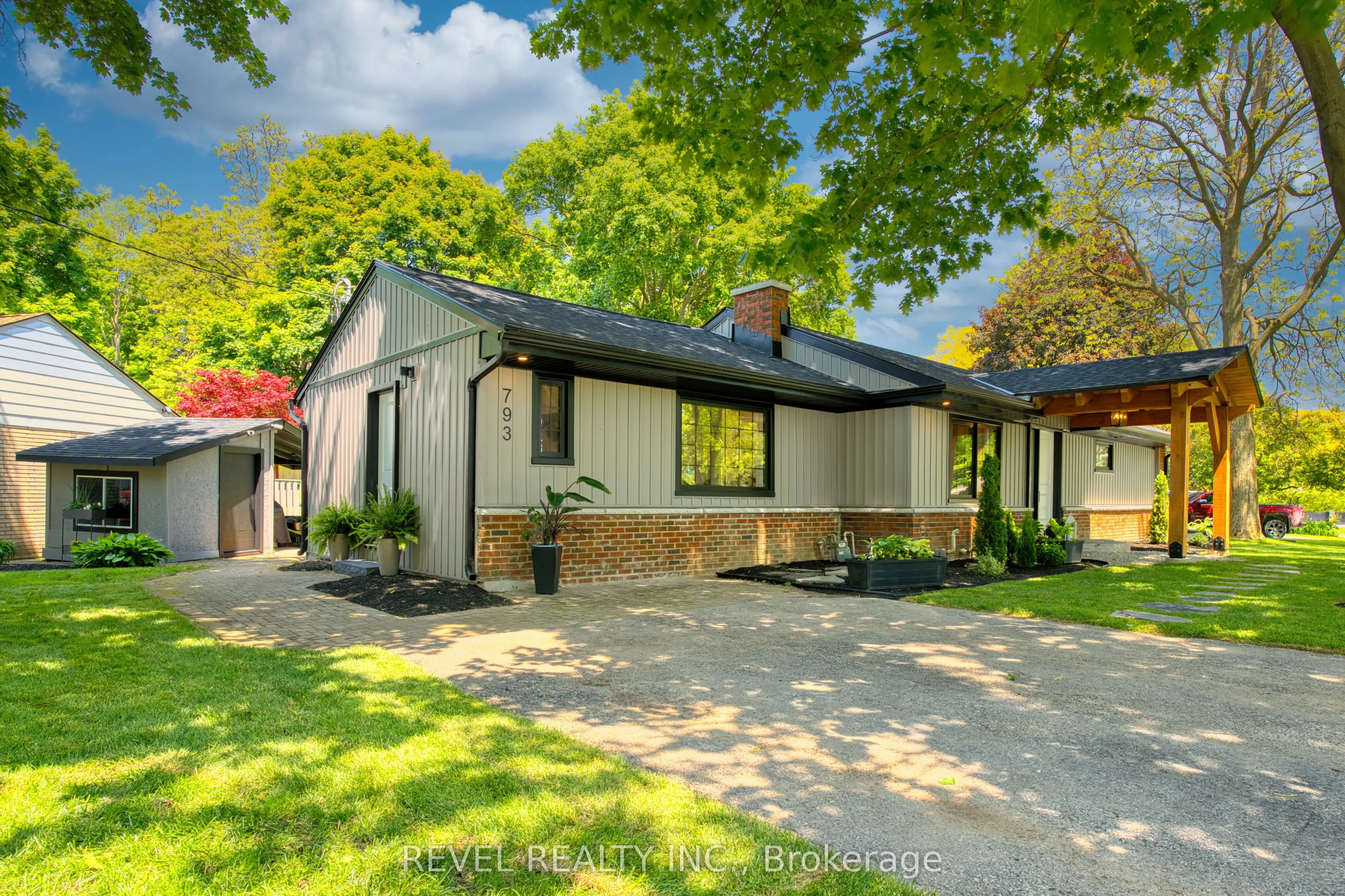 793 Green Lane