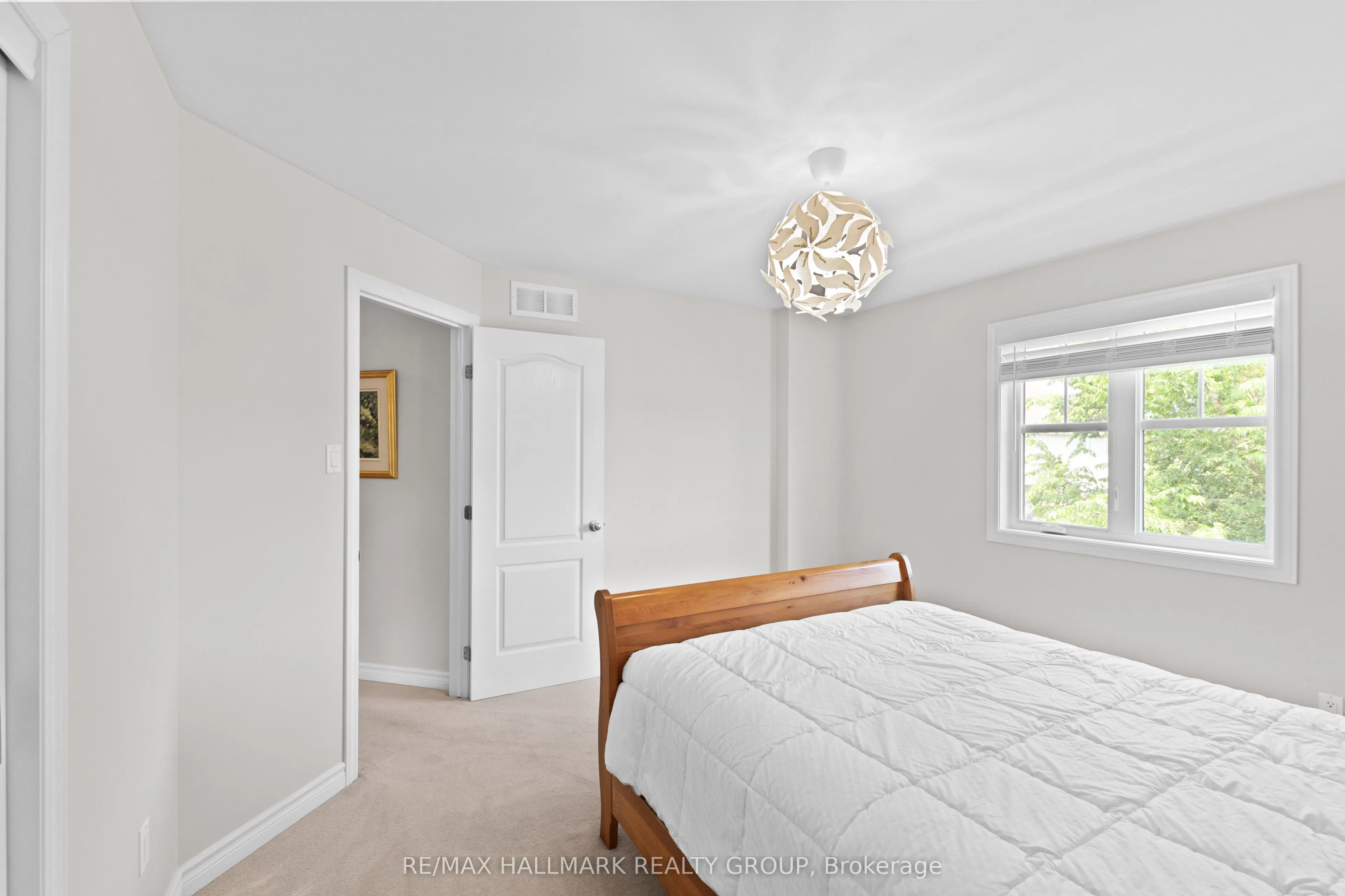 112 Gracewood Crescent