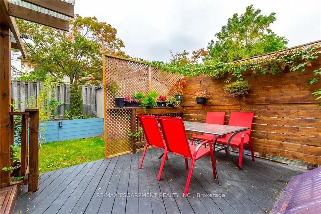 5 Twinoaks Crescent