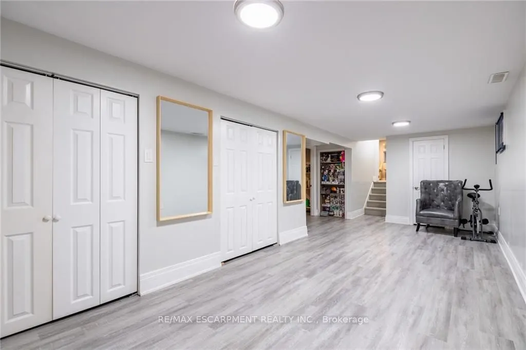 5 Twinoaks Crescent