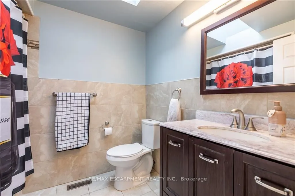 5 Twinoaks Crescent