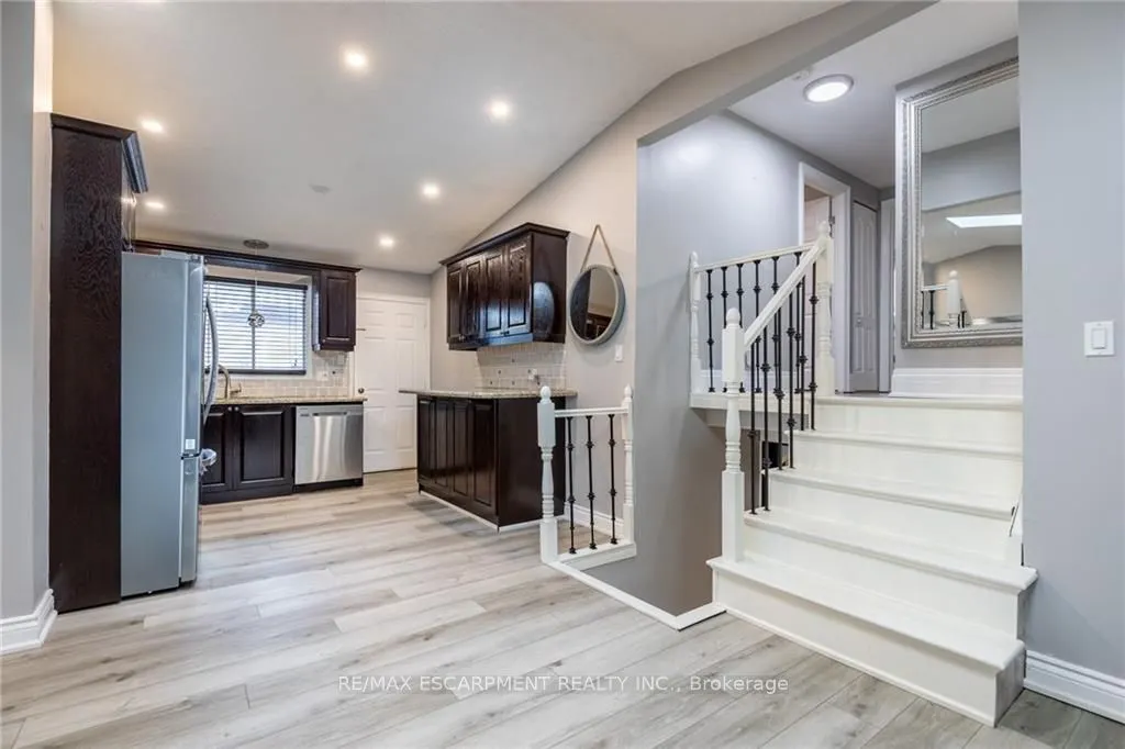 5 Twinoaks Crescent