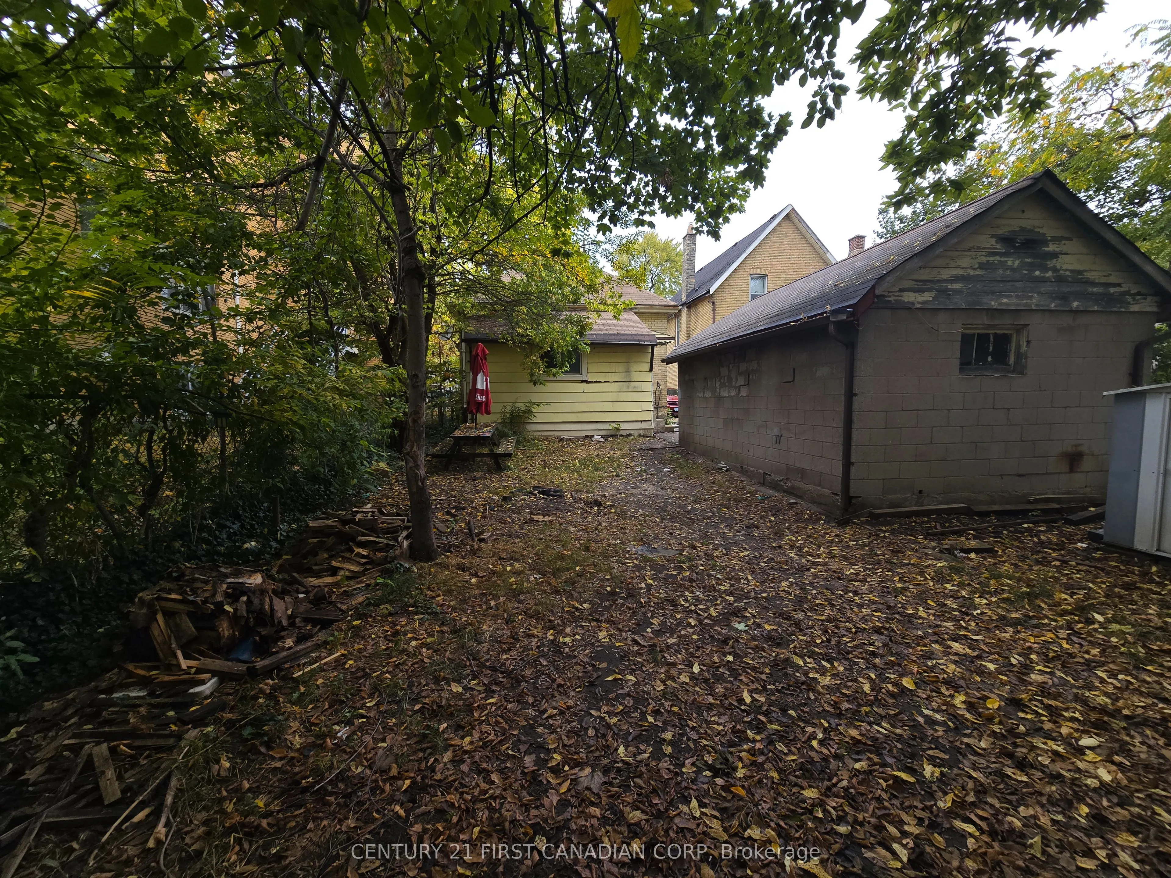 415 Oxford Street E