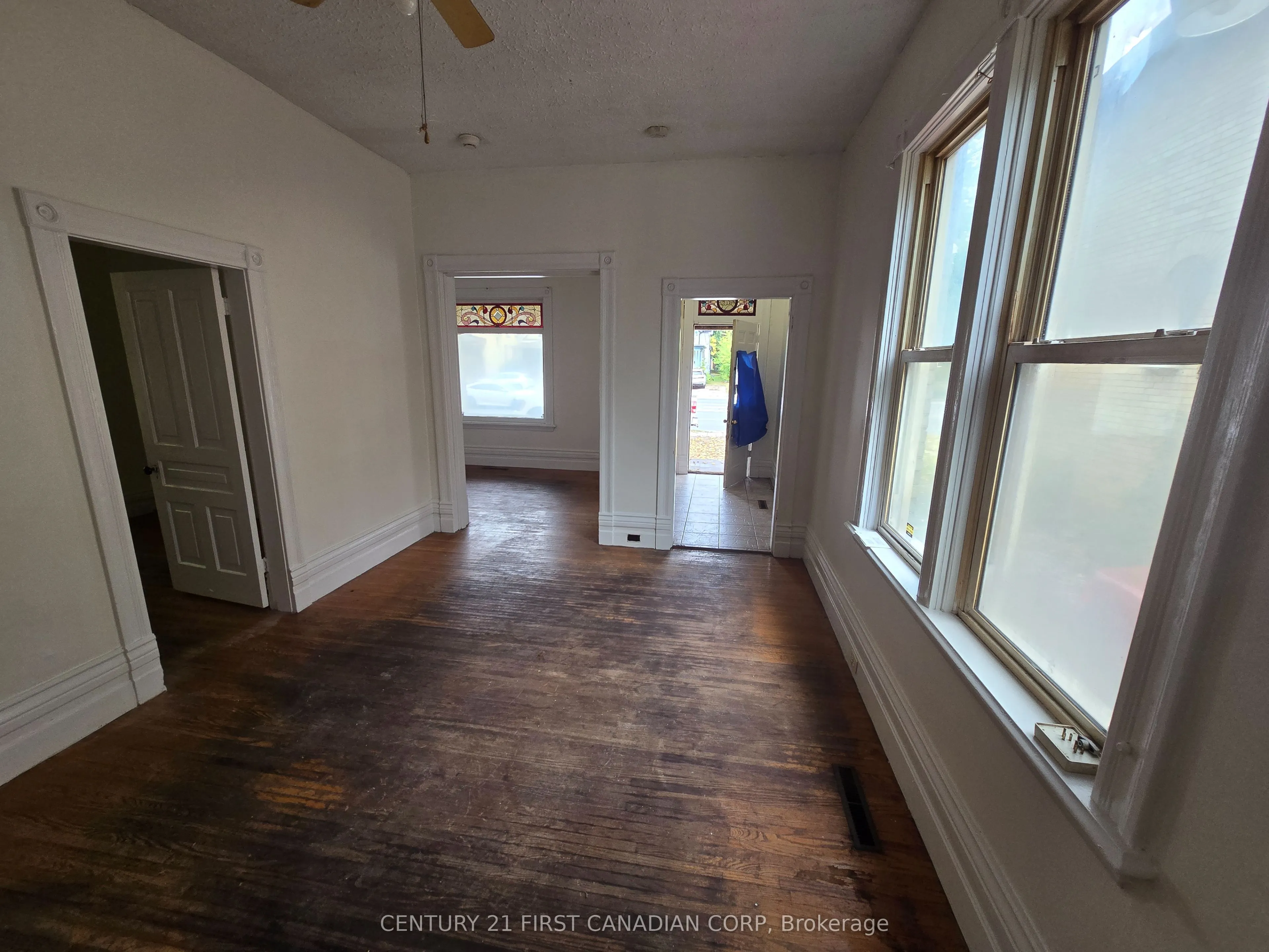 415 Oxford Street E