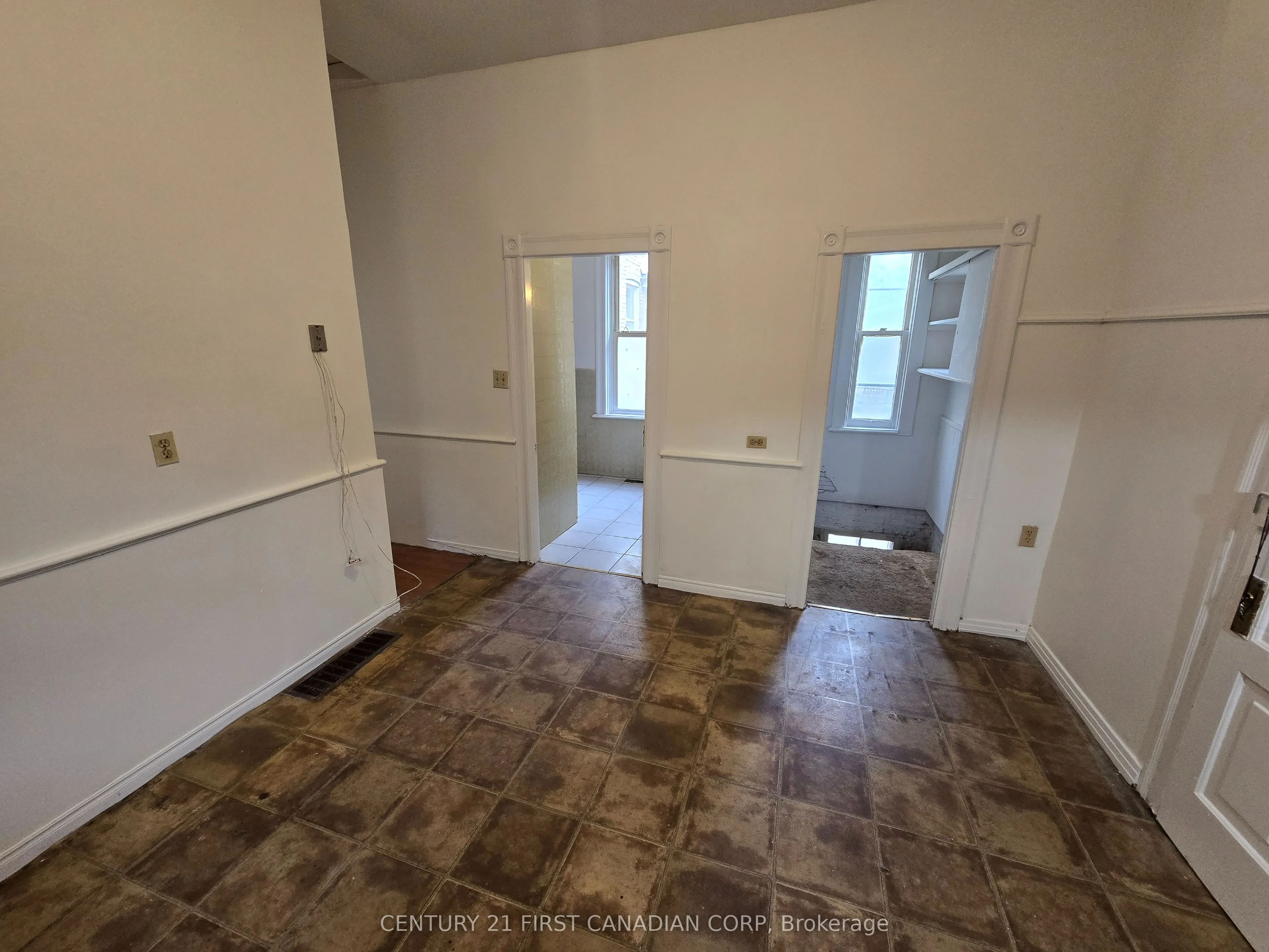 415 Oxford Street E