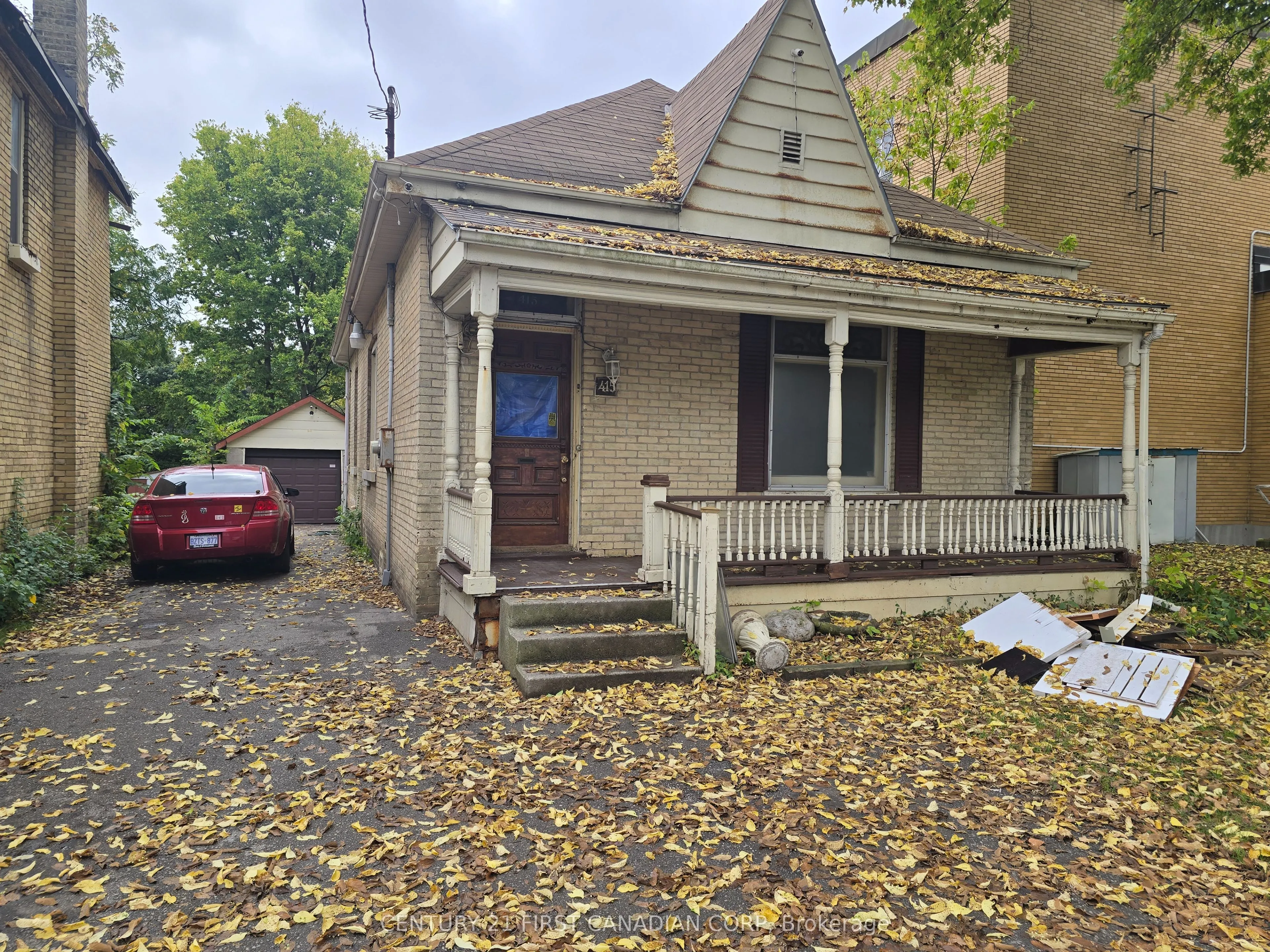415 Oxford Street E