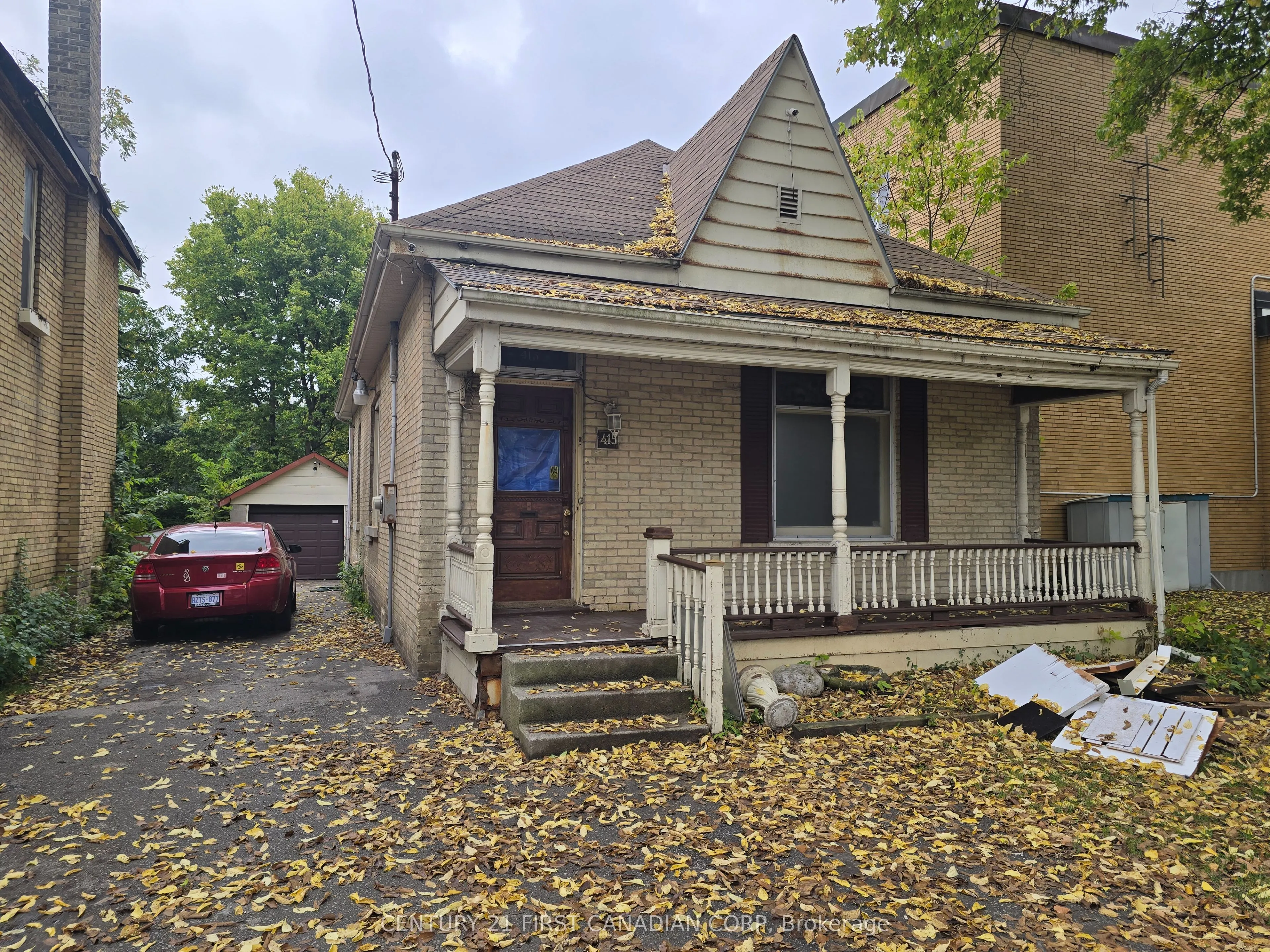 415 Oxford Street E