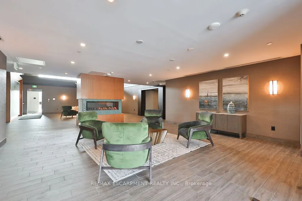450 DUNDAS Street E, #607
