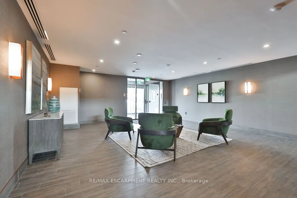 450 DUNDAS Street E, #607