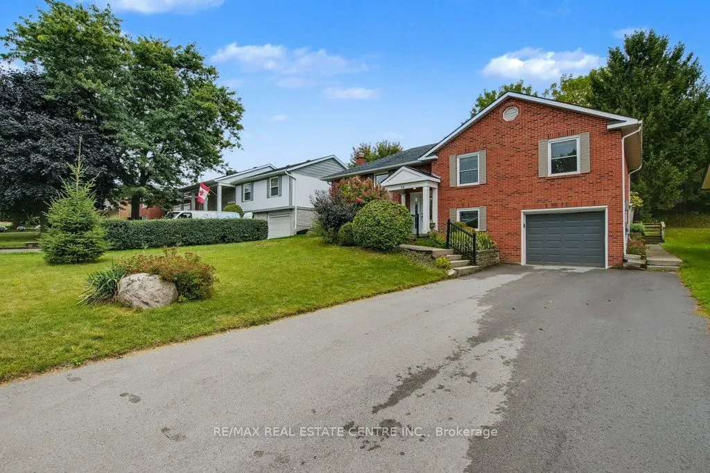 54 Leslie Avenue