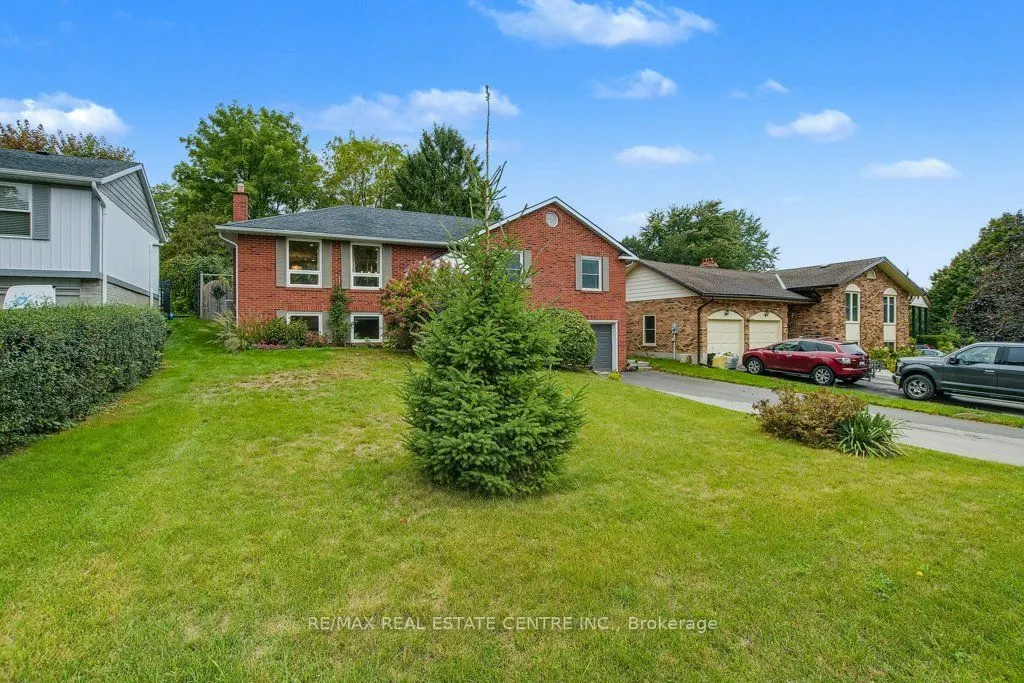 54 Leslie Avenue