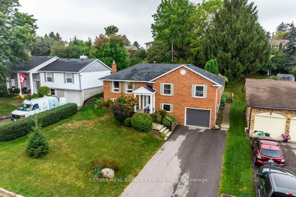 54 Leslie Avenue