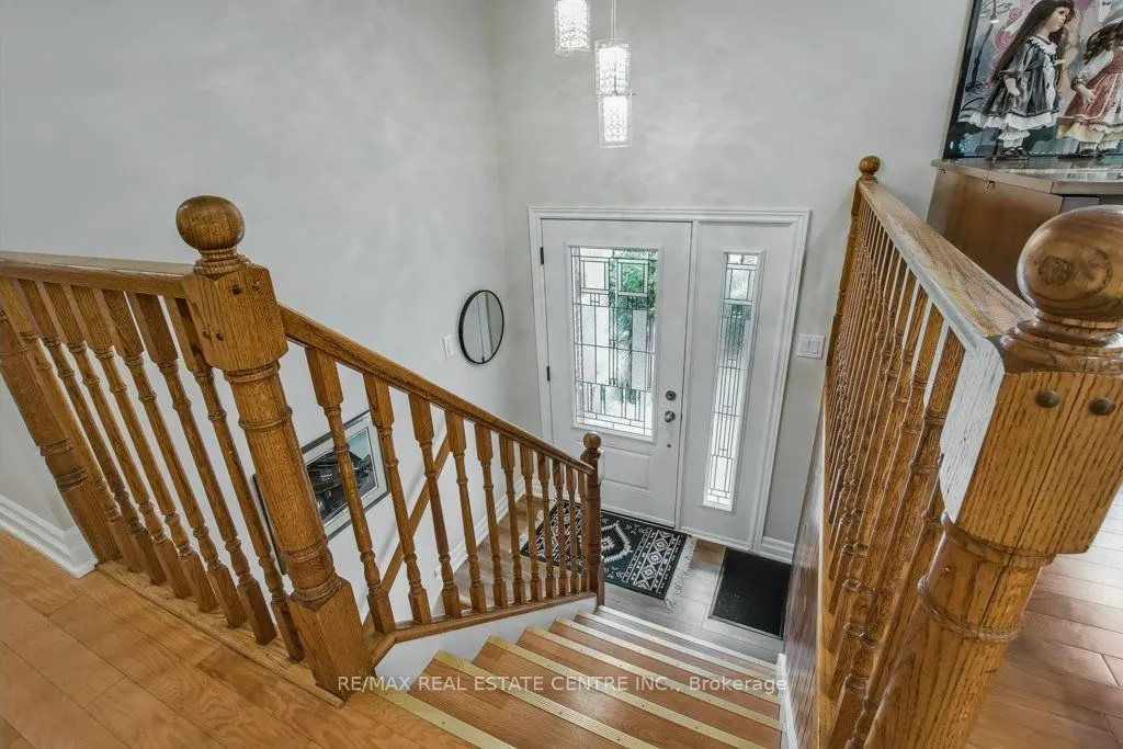 54 Leslie Avenue