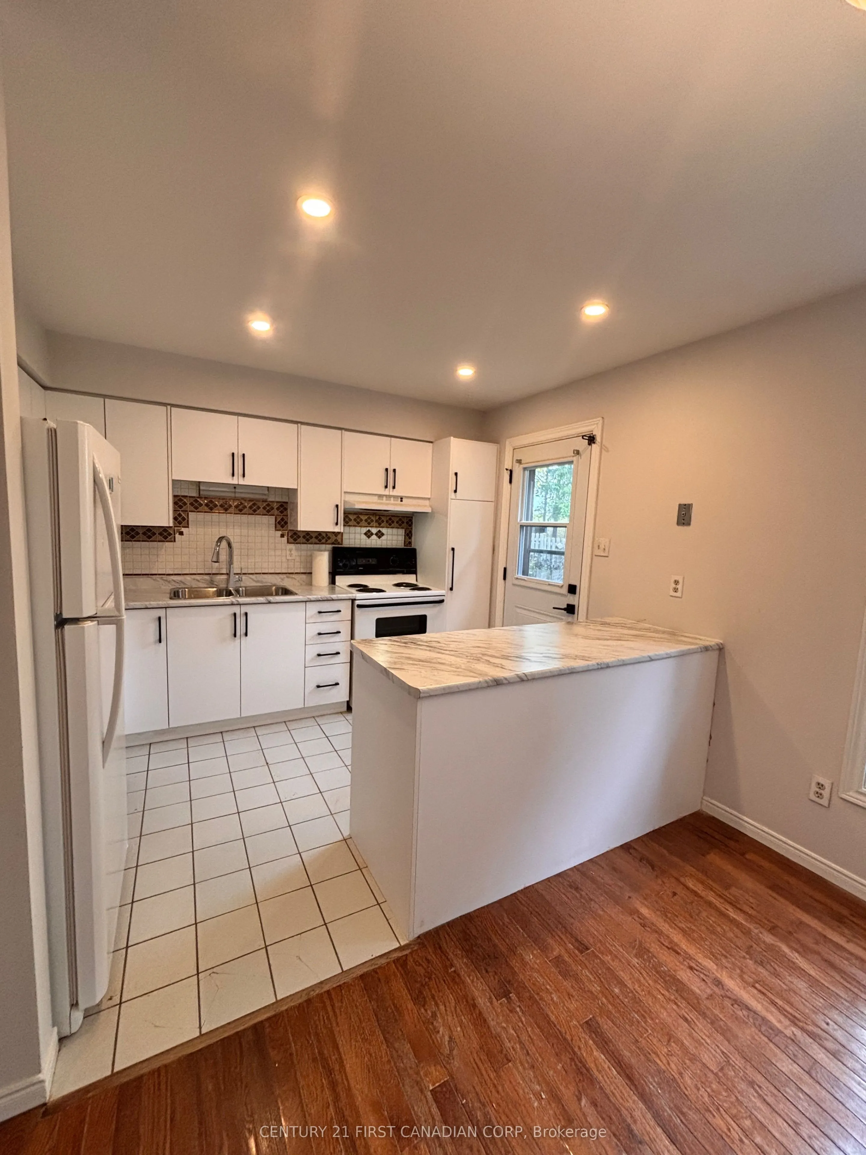 925 Lawson Road, #14