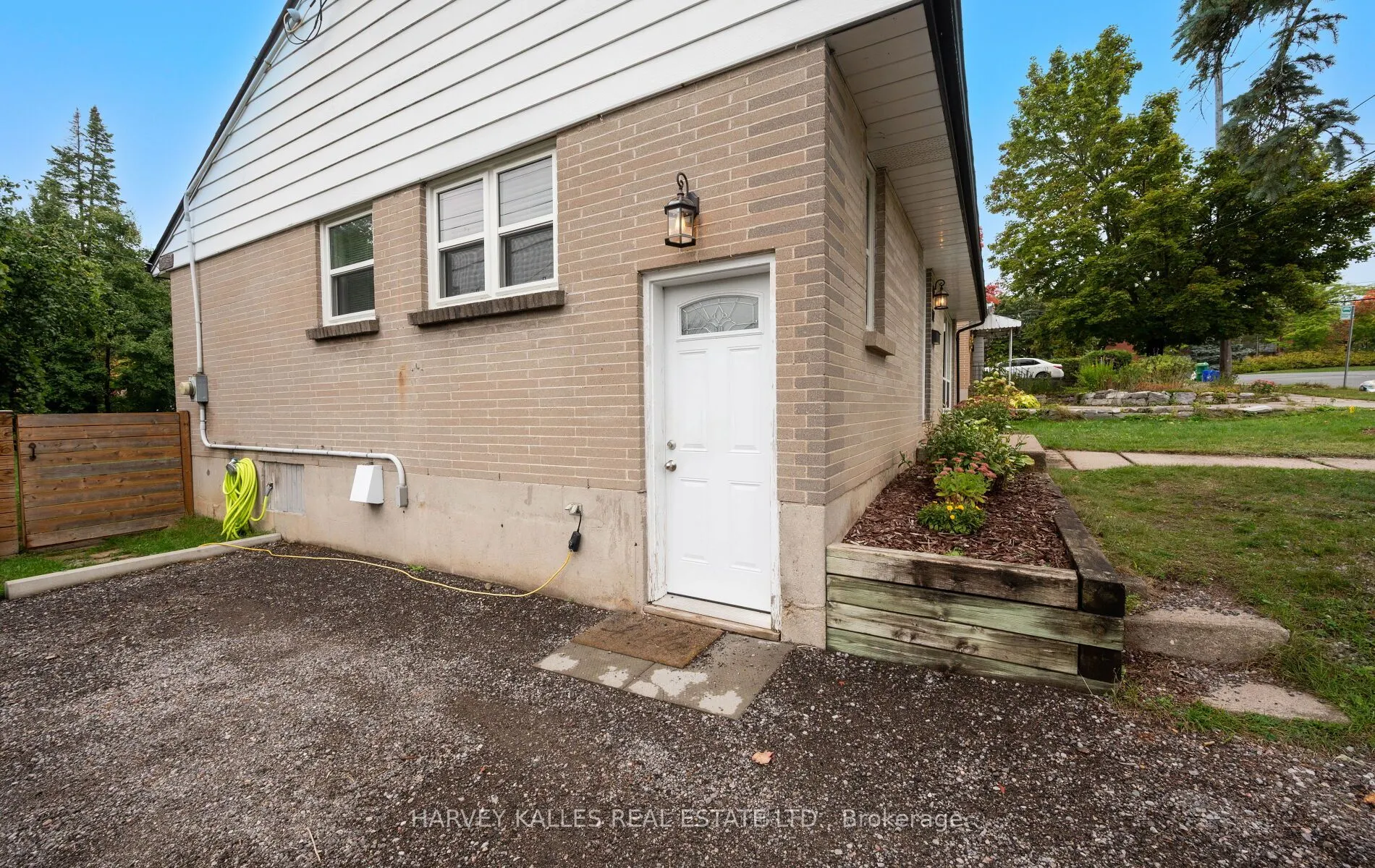 112 DUMBLE Avenue
