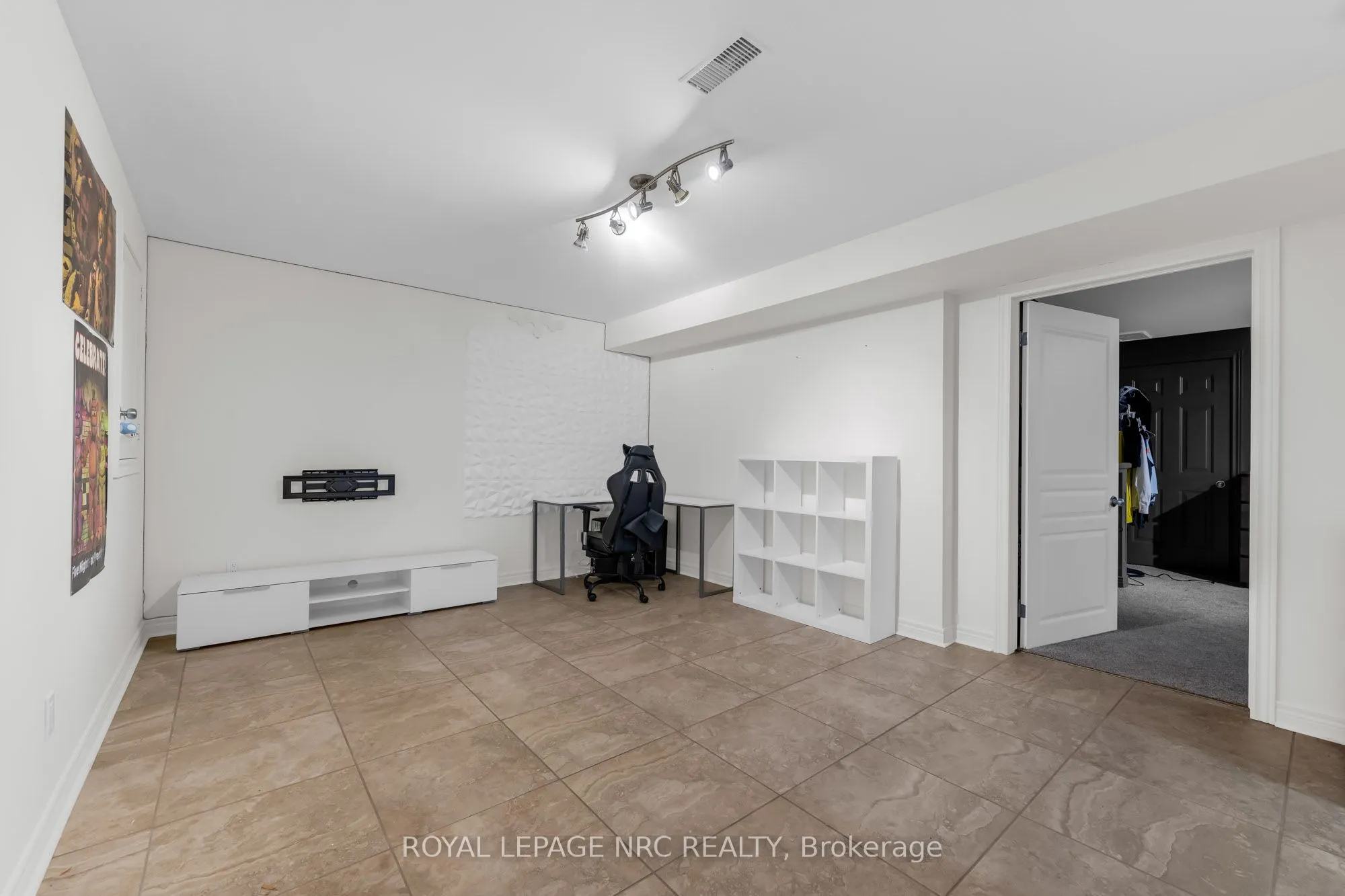 10 Montrose Street
