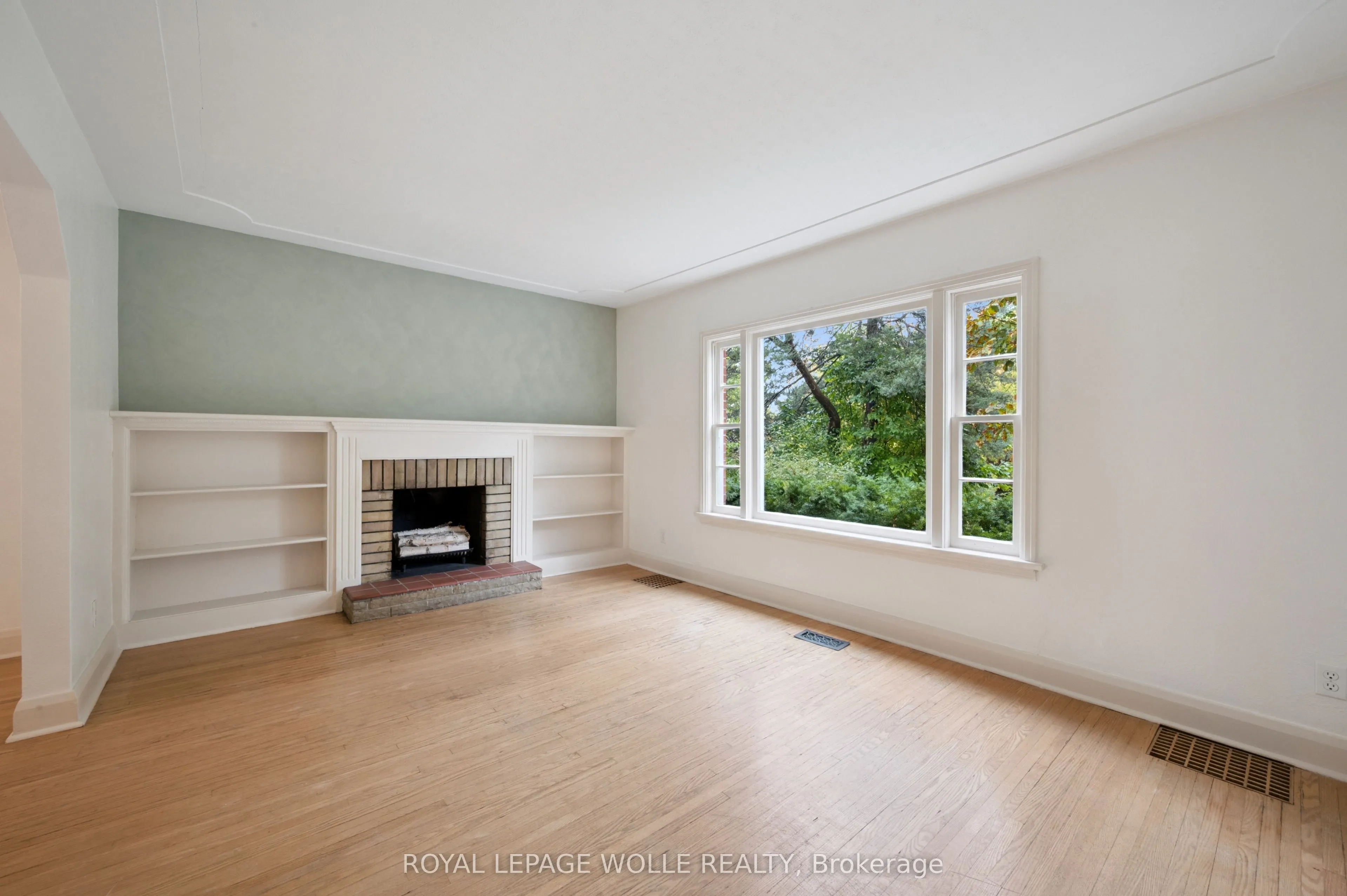 103 Dunbar Road S