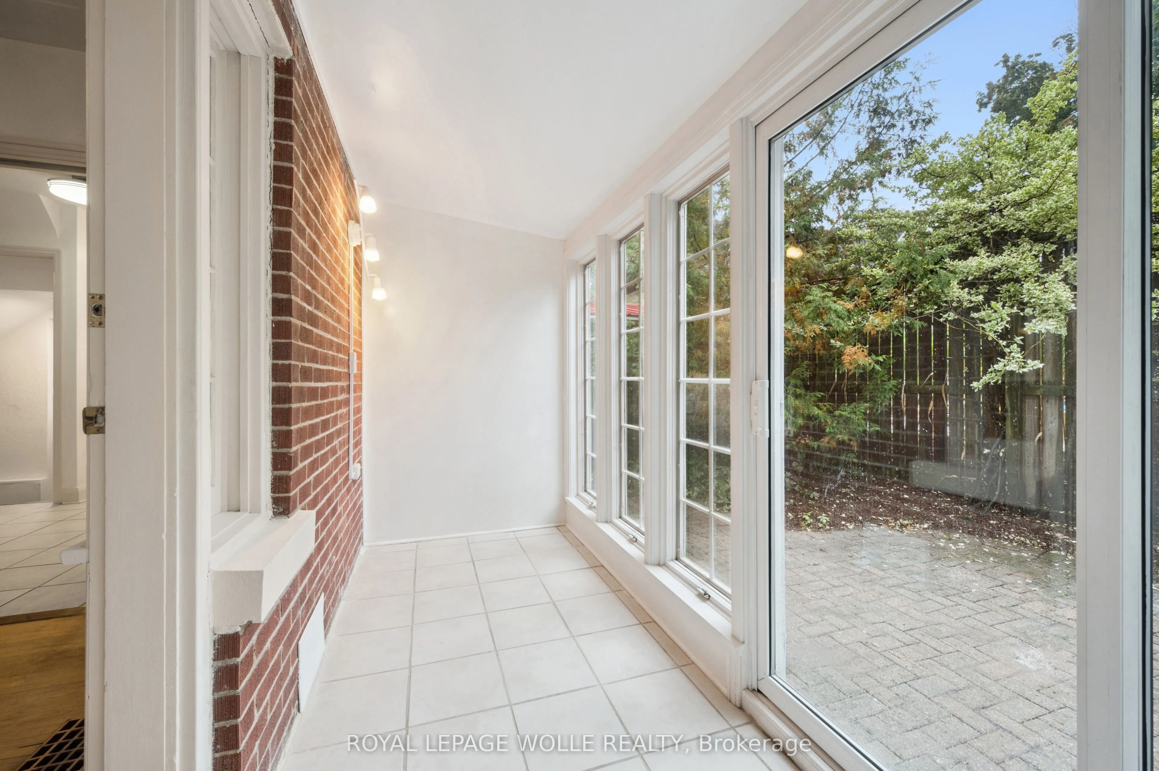 103 Dunbar Road S
