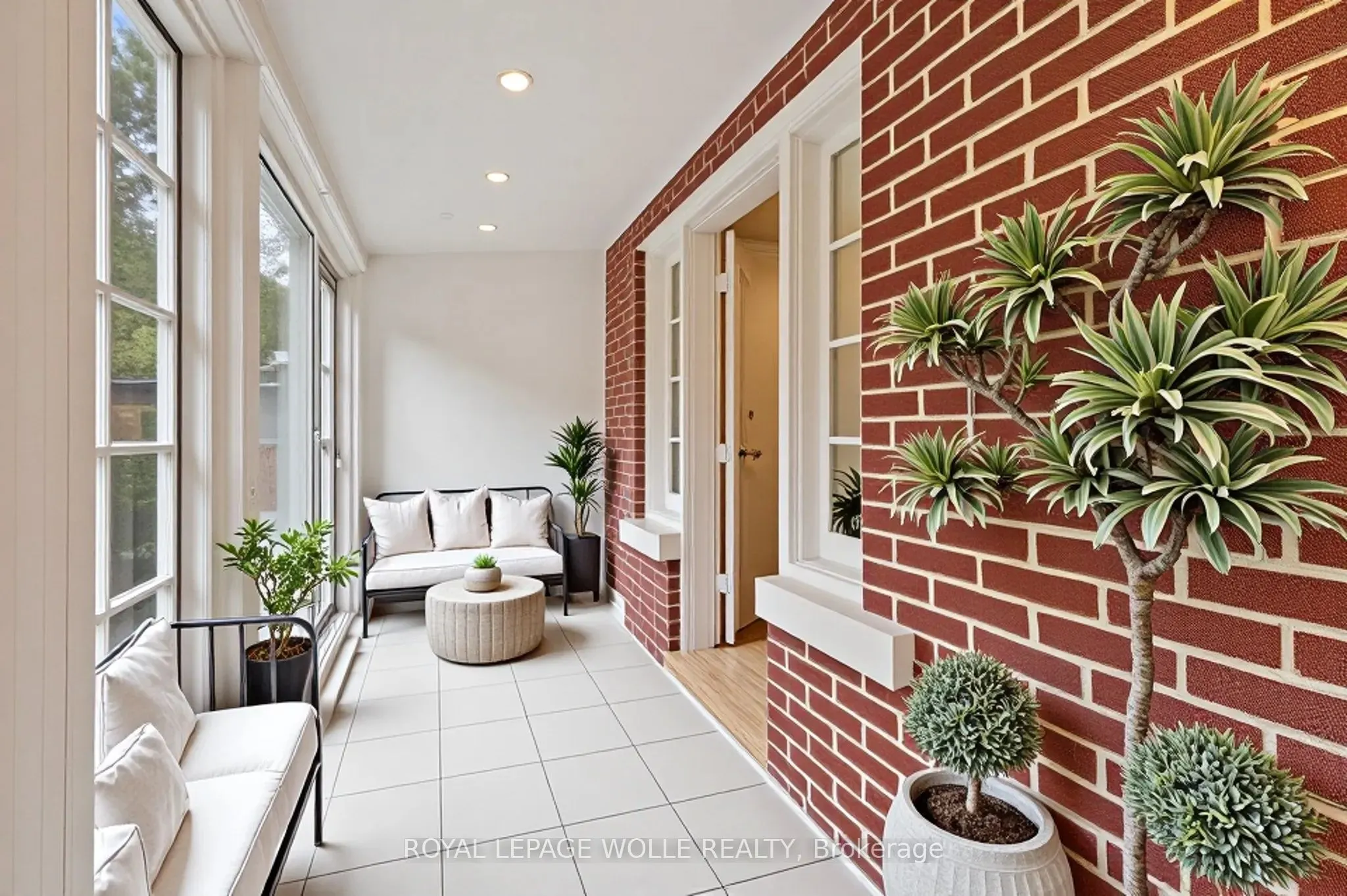 103 Dunbar Road S