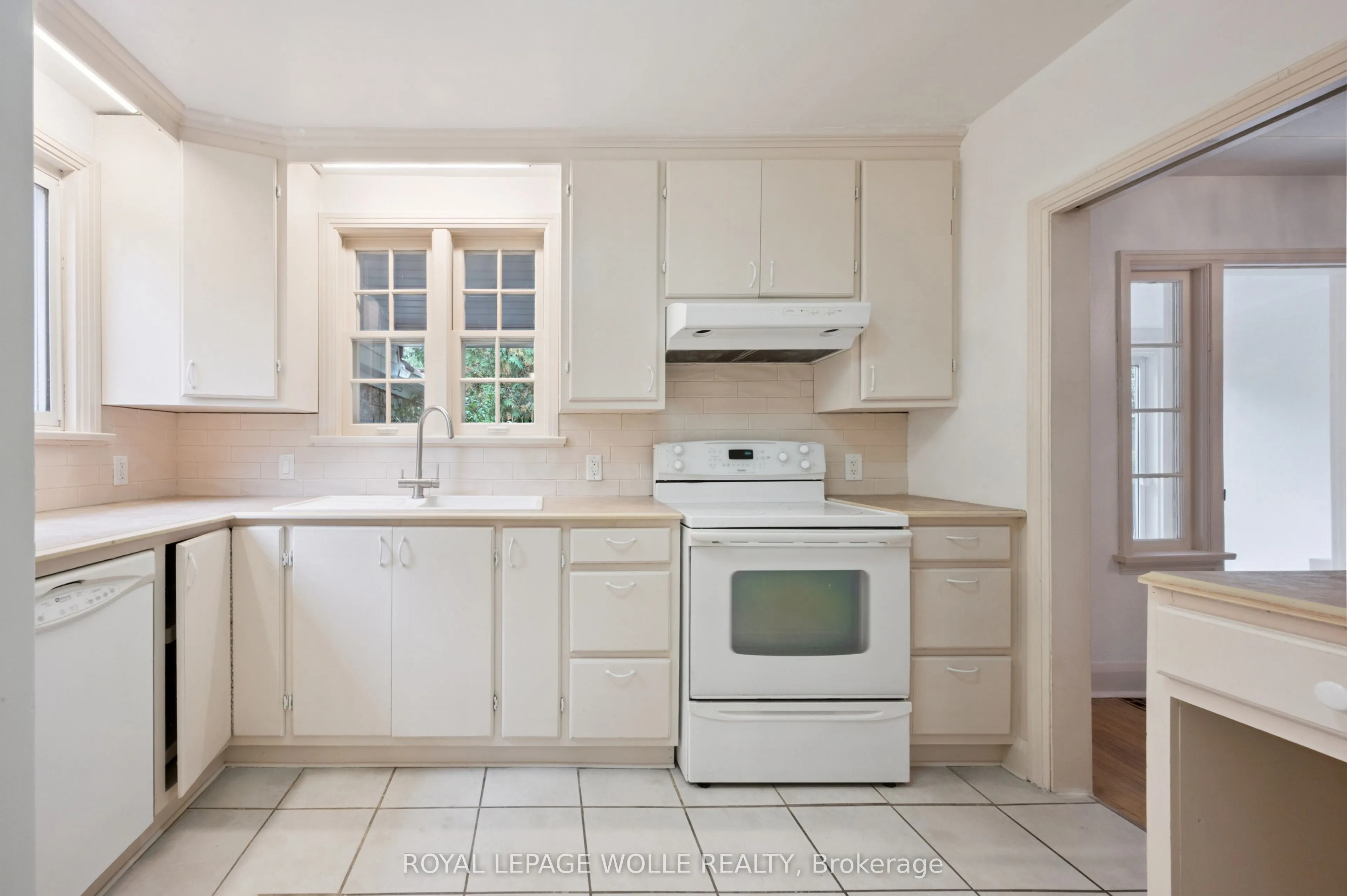 103 Dunbar Road S